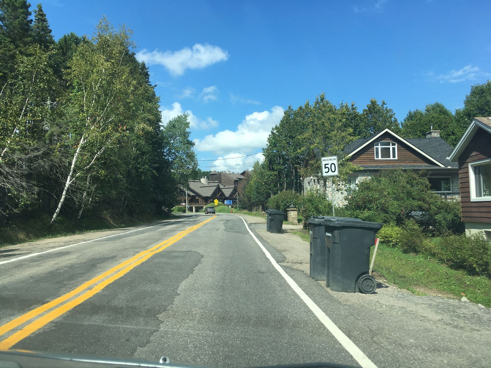 Street view near Chalet au Bord du Lac, Mont-Tremblant — © brandonc (CC BY-SA · Mapillary)