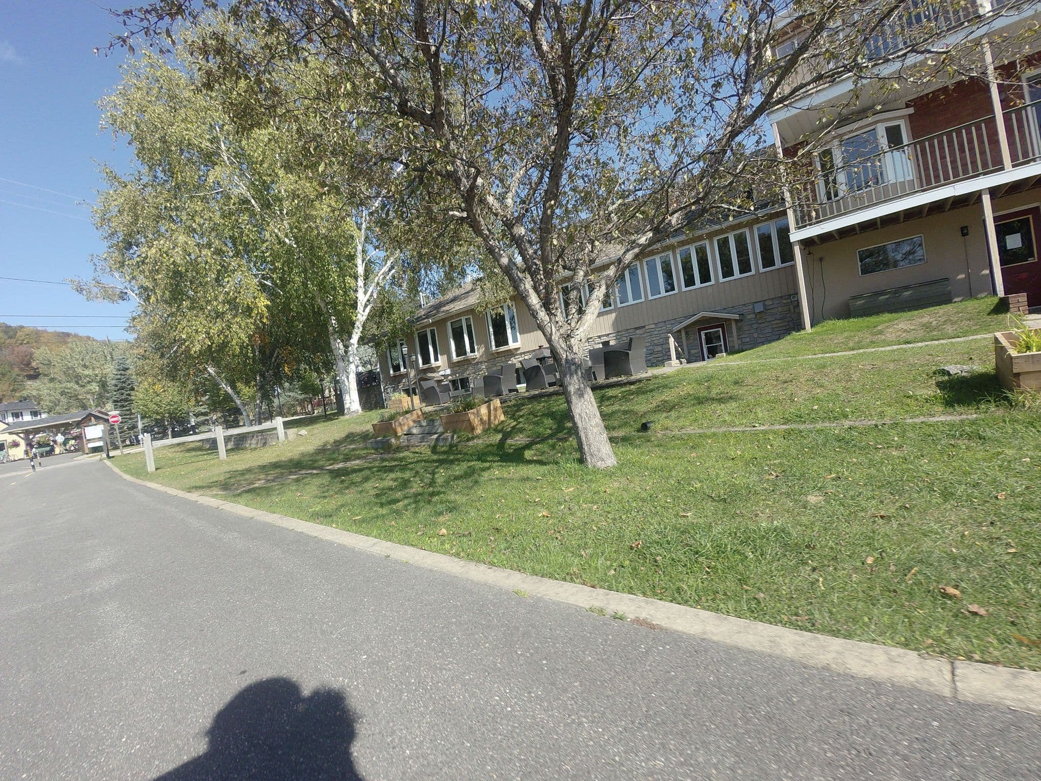 Street view near Auberge La Porte Rouge, Mont-Tremblant — © hshearer (CC BY-SA · Mapillary)