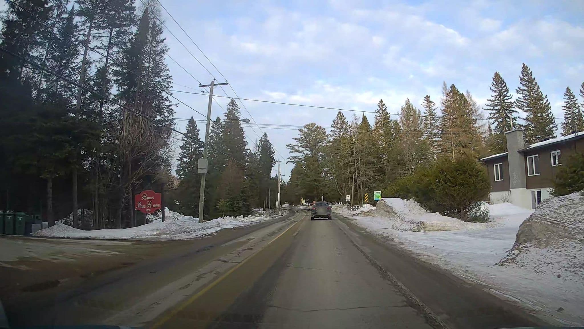 Street view near Auberge Edelweiss, Val-David — © Encrypted (CC BY-SA · Mapillary)