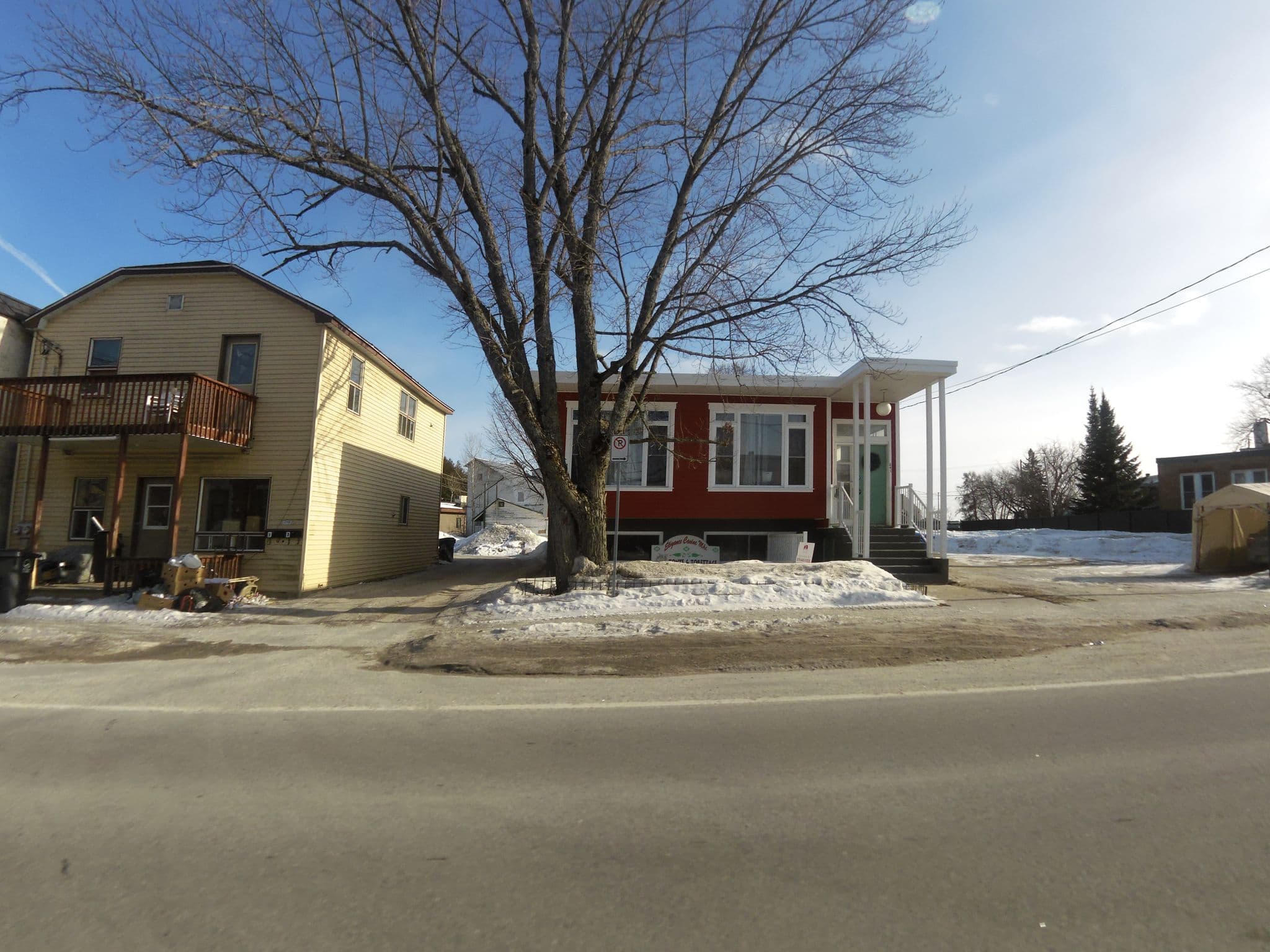 Street view near Territoire de Pêche et de Chasse Poirier, Maniwaki — © thelogicalviolinist (CC BY-SA · Mapillary)