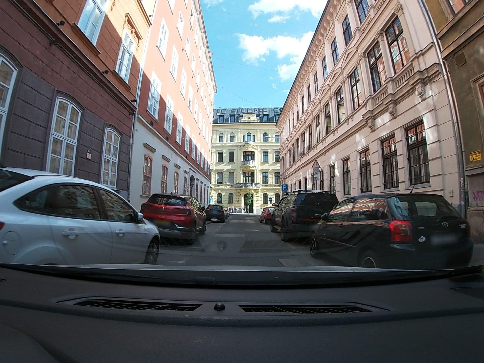 Street view near Casa de la Musica, Palotanegyed — © vst (CC BY-SA · Mapillary)