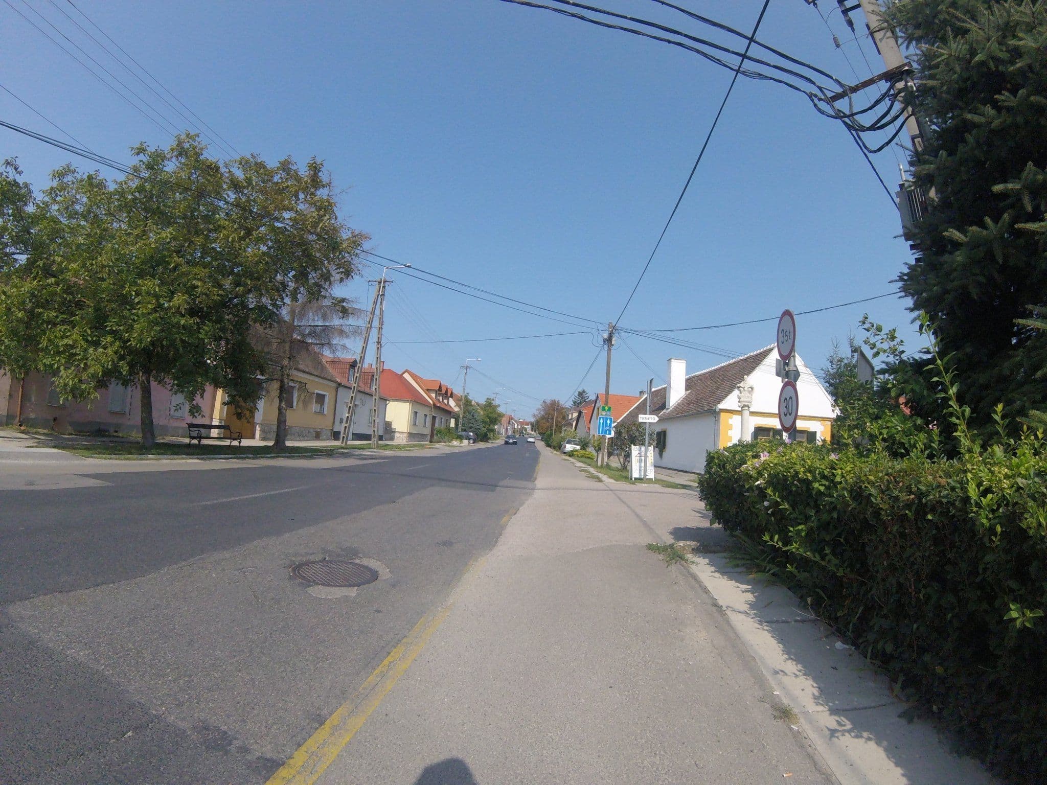 Street view near Szentesi, Fertőrákos — © utvonalfelmeresek (CC BY-SA · Mapillary)