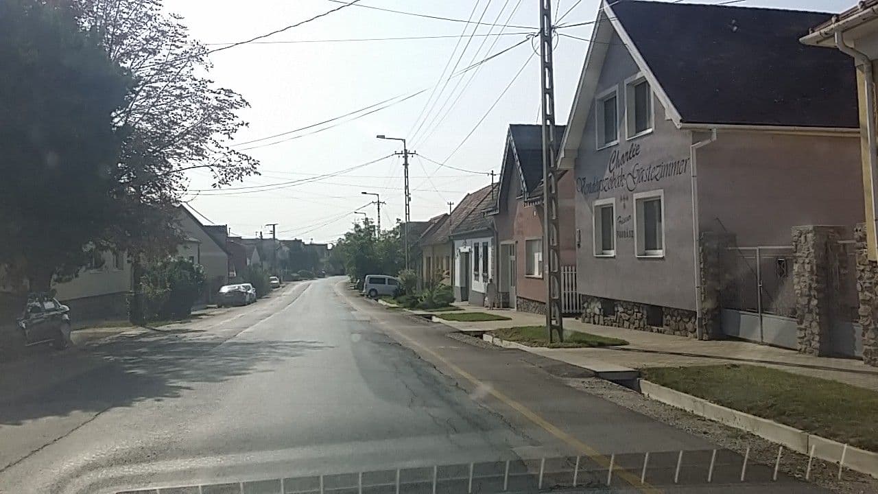 Street view near Charlie, Fertőrákos — © utvonalfelmeresek (CC BY-SA · Mapillary)