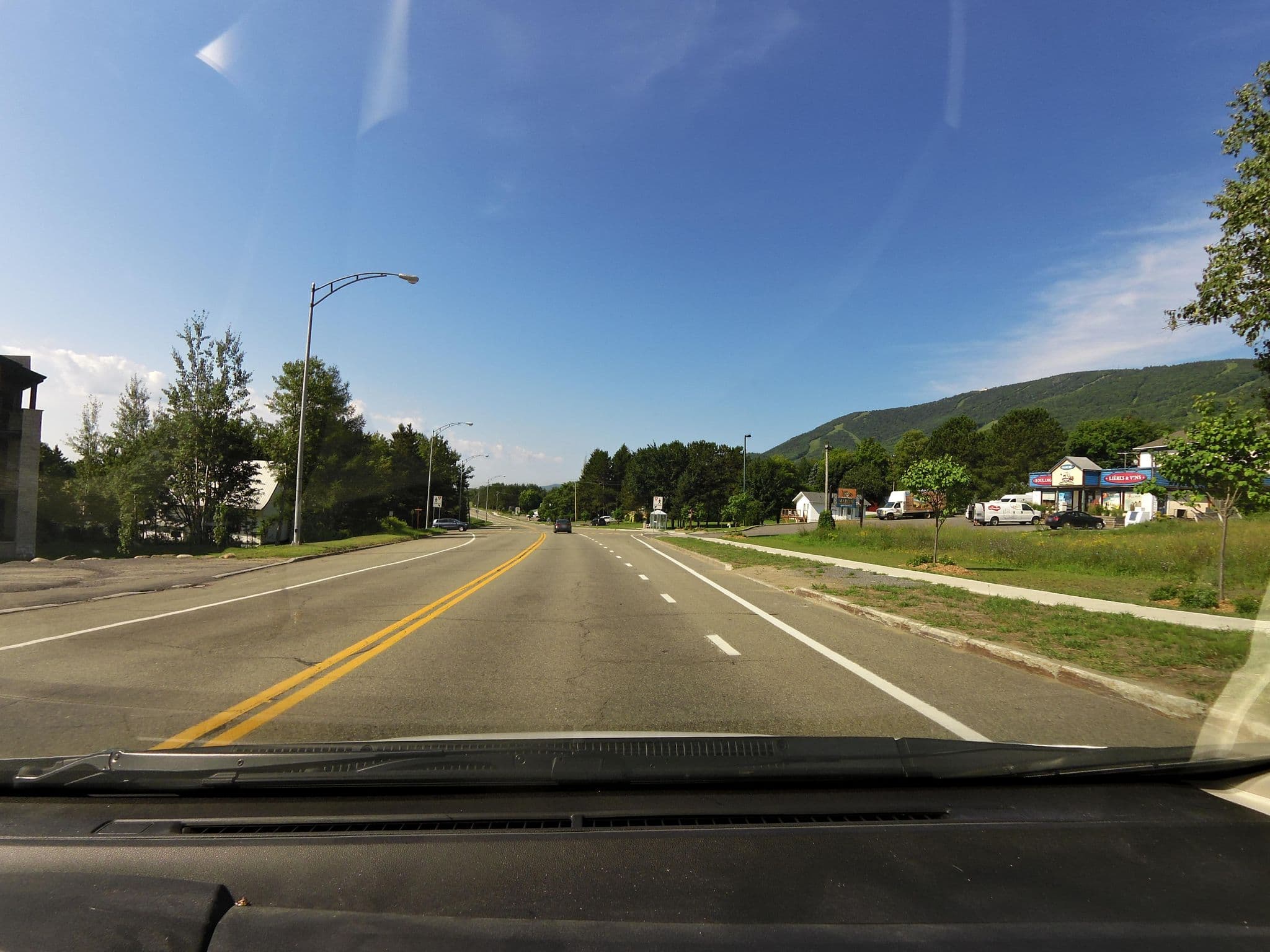 Street view near Refuge du Faubourg Inn & Cottages Saint-Ferreol-les-Neiges, Beaupré — © hshearer (CC BY-SA · Mapillary)