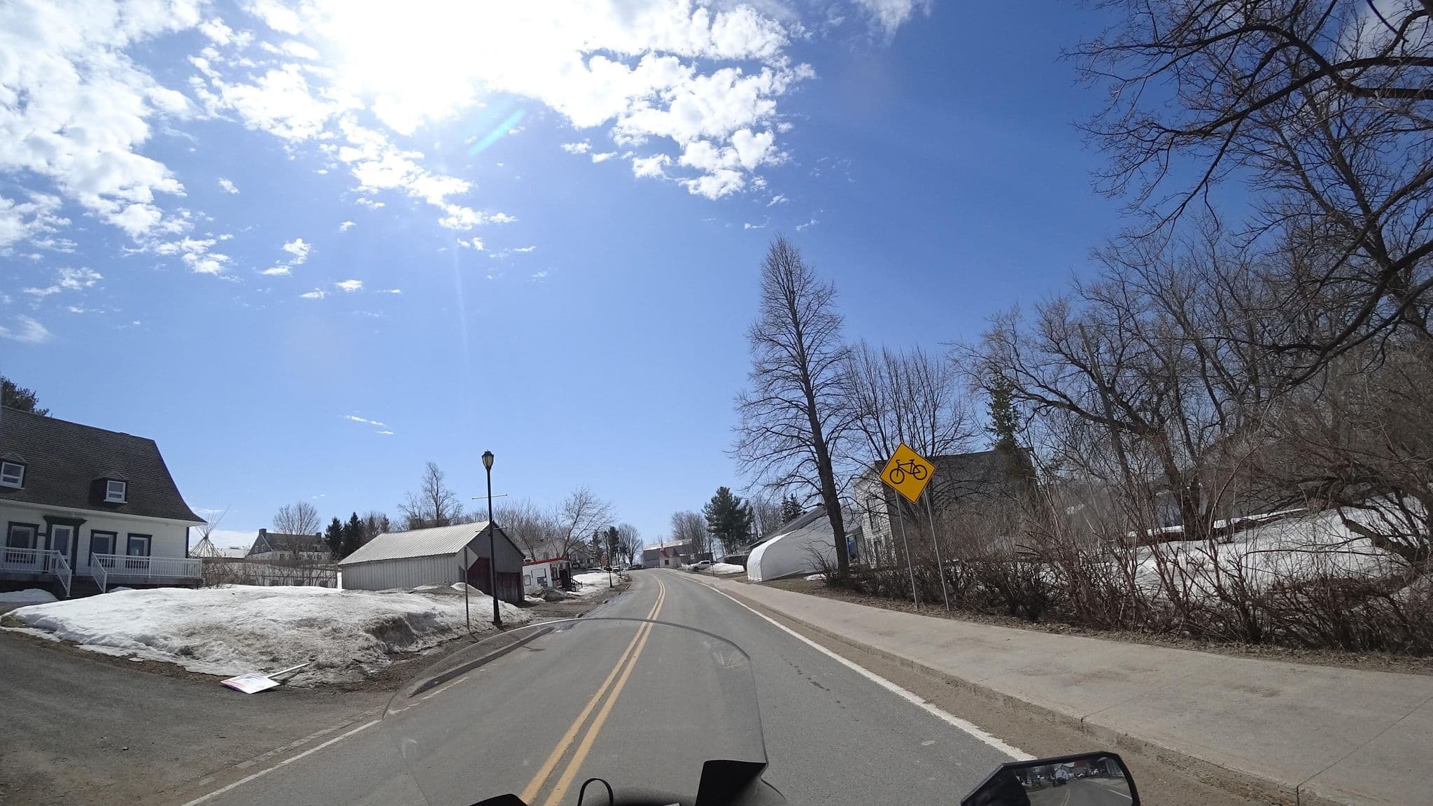 Street view near Au Toit Bleu, Château-Richer — © michelcouturemotomcm (CC BY-SA · Mapillary)