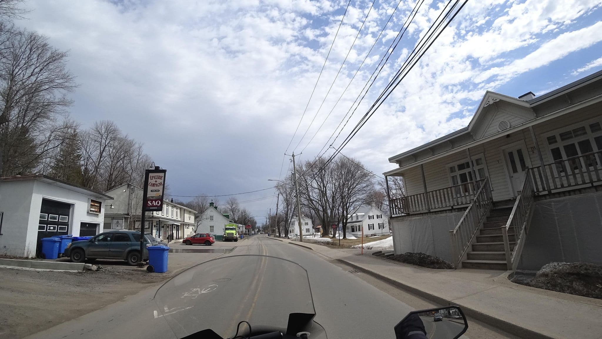 Street view near Auberge L'Ile Flottante, L'Ange-Gardien — © michelcouturemotomcm (CC BY-SA · Mapillary)
