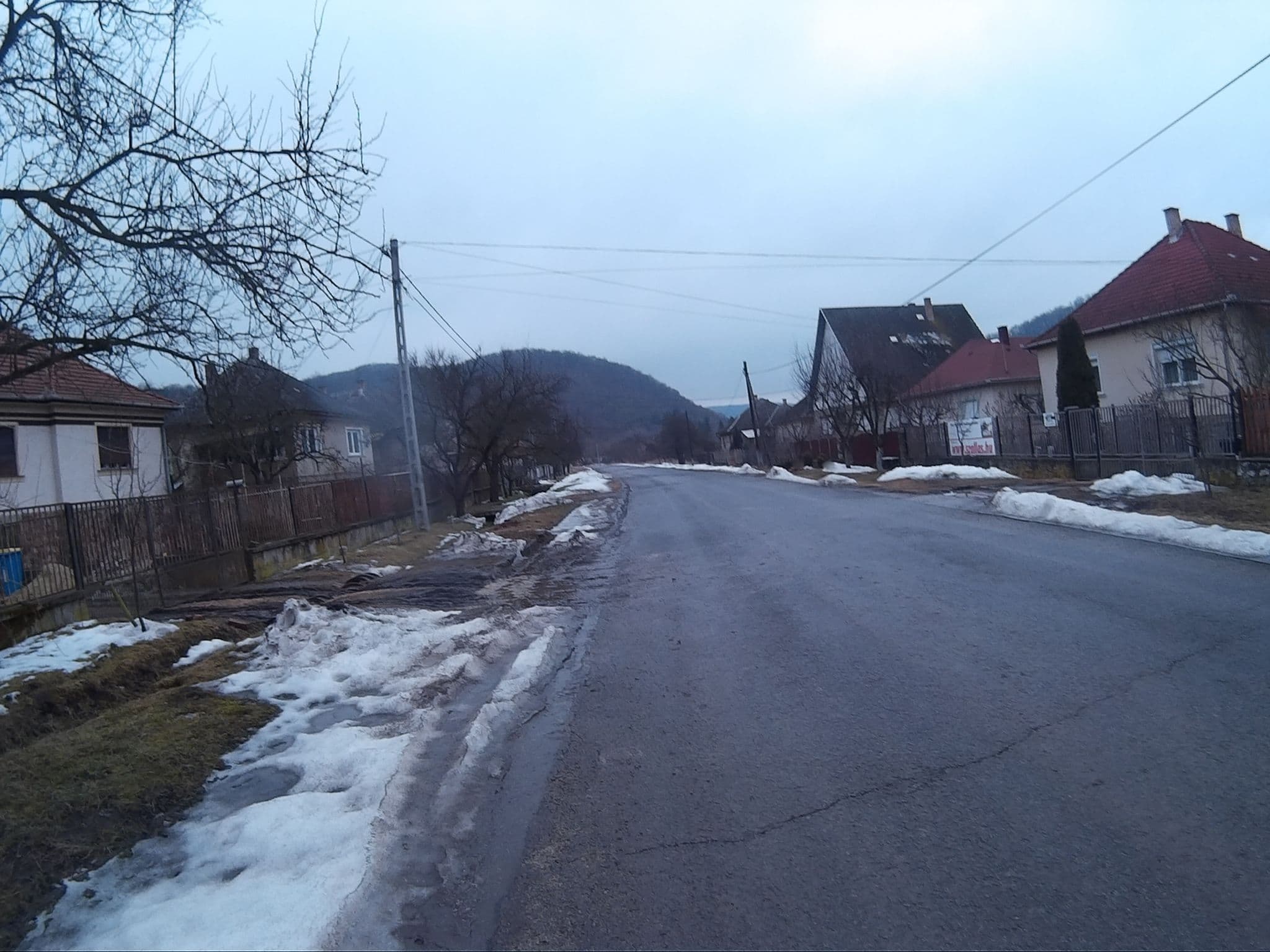 Street view near Rácz vendégház, Dédestapolcsány — © heyjoe (CC BY-SA · Mapillary)