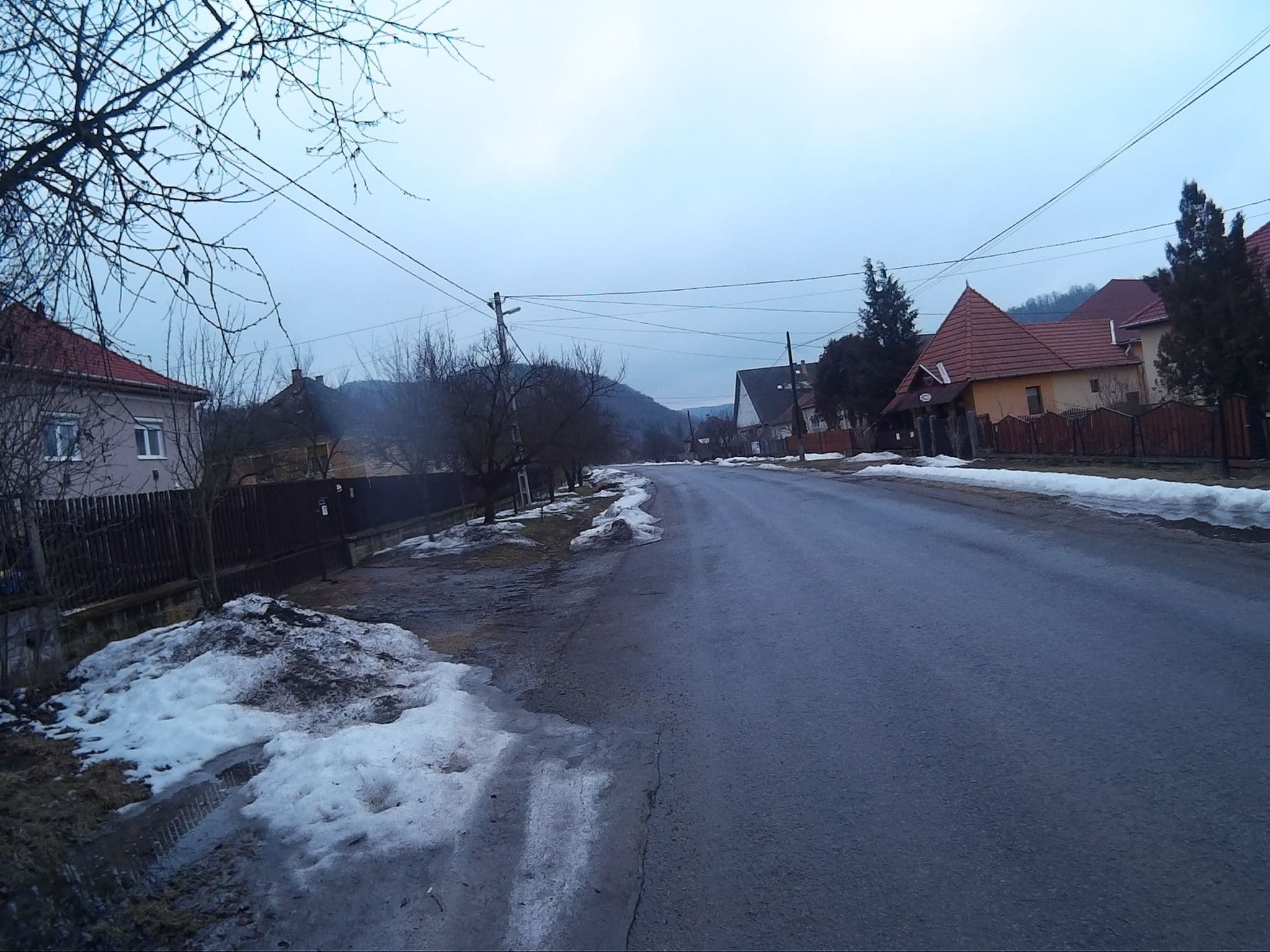 Street view near Borostyán kulcsosház, Dédestapolcsány — © heyjoe (CC BY-SA · Mapillary)