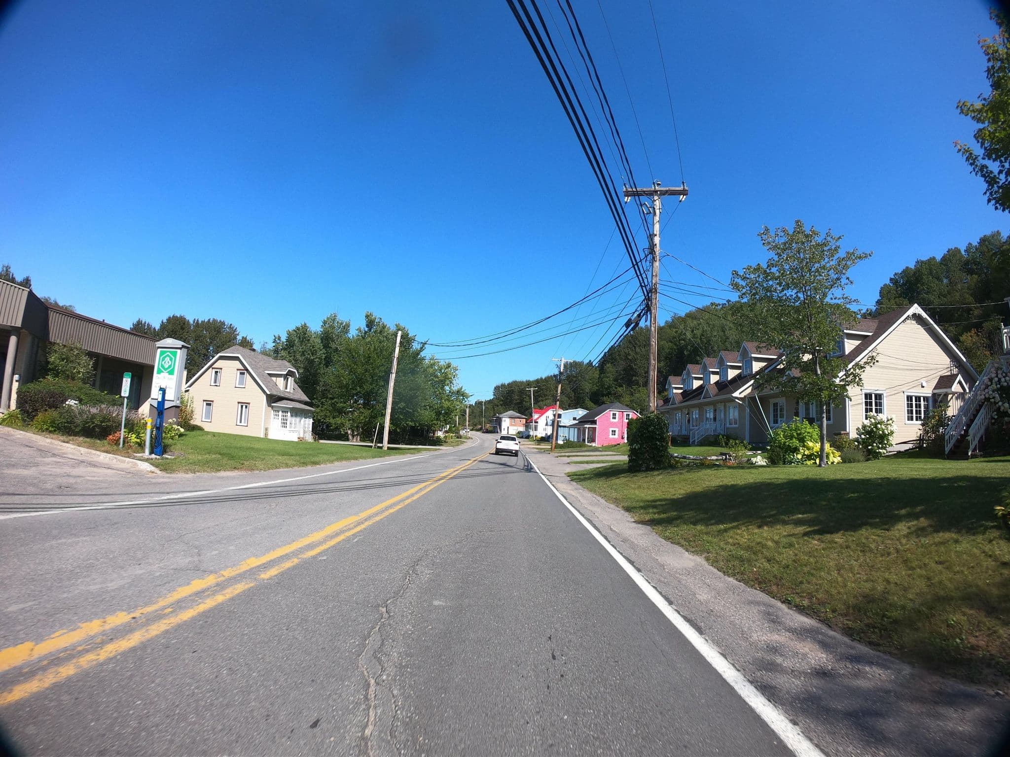 Street view near Au Coeurs de l'Anse, Sacré-Coeur — © pfbreton (CC BY-SA · Mapillary)