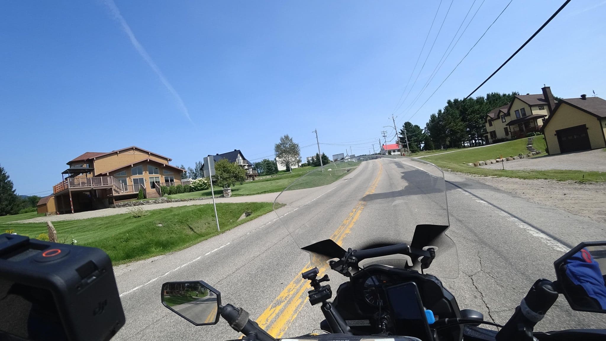 Street view near Auberge Restaurant le Surouet, Baie-Saint-Paul — © michelcouturemotomcm (CC BY-SA · Mapillary)