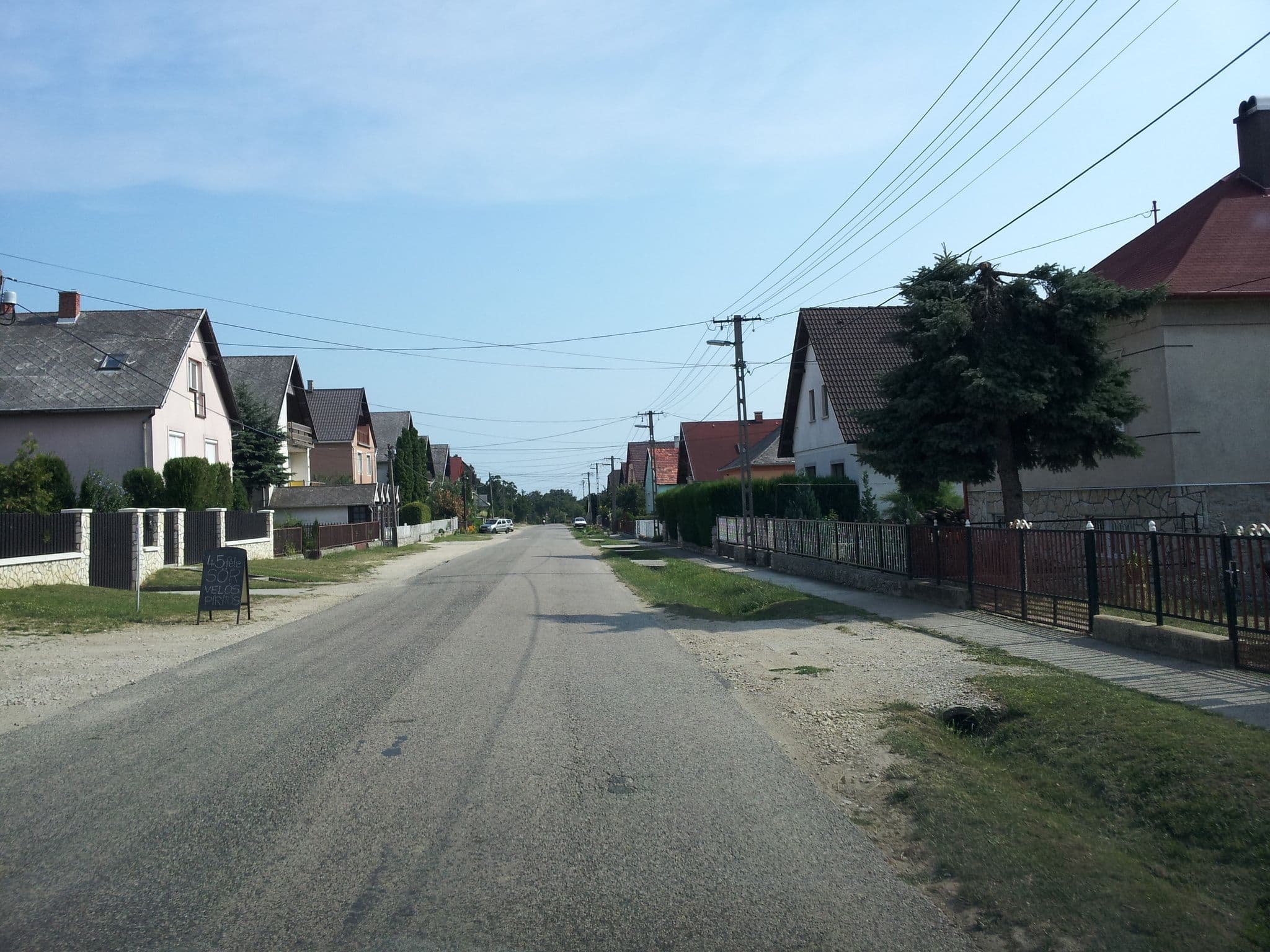 Street view near Borcsi Panzió és söröző, Nemesvámos — © kolesajr (CC BY-SA · Mapillary)