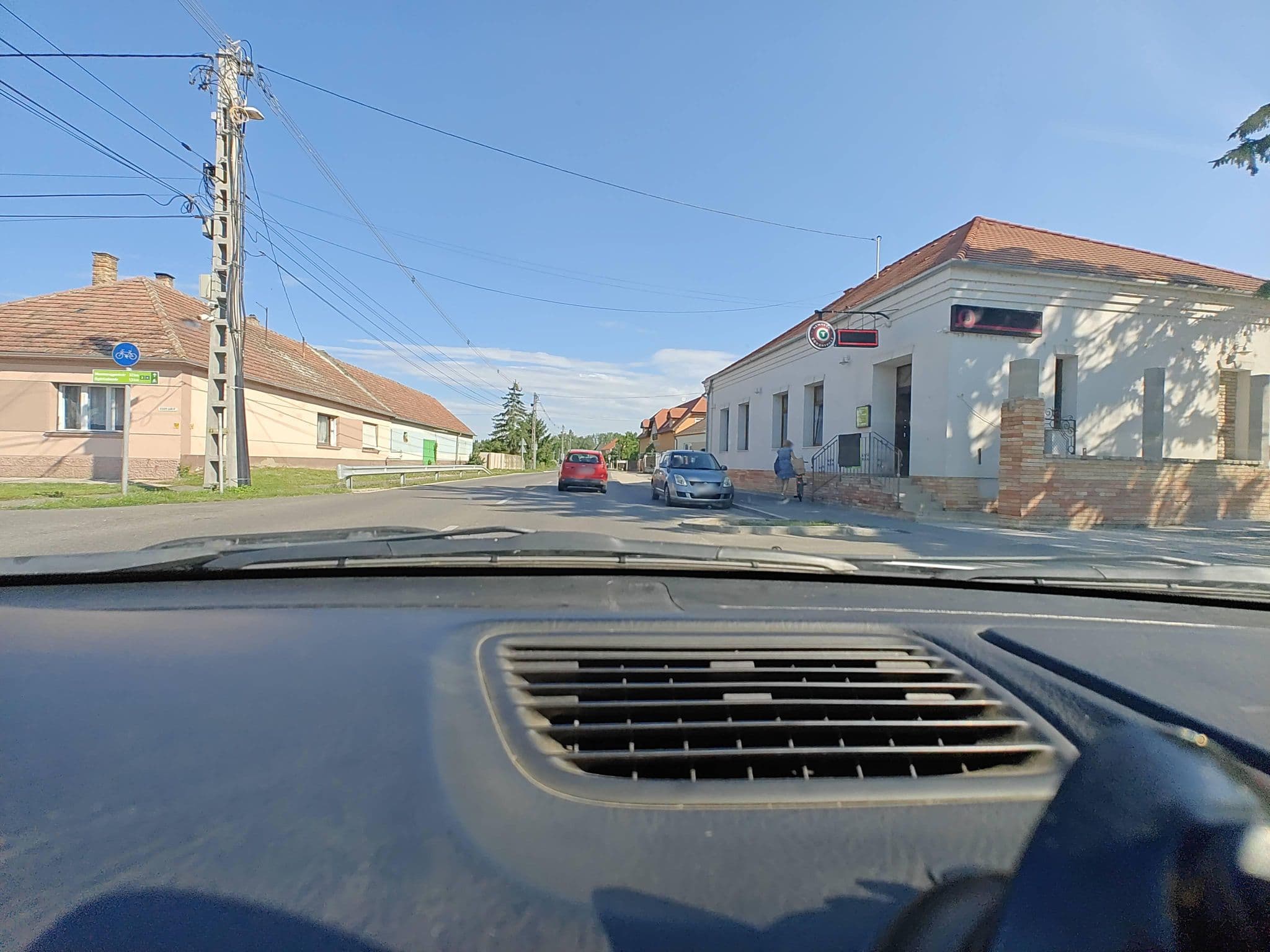 Street view near ZamoVelo, Abda — © Winner_hun (CC BY-SA · Mapillary)