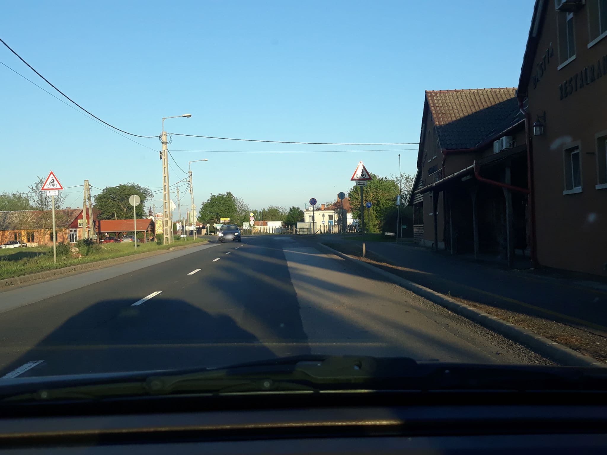 Street view near Bástya Panzió és étterem, Biharkeresztes — © murmidon (CC BY-SA · Mapillary)
