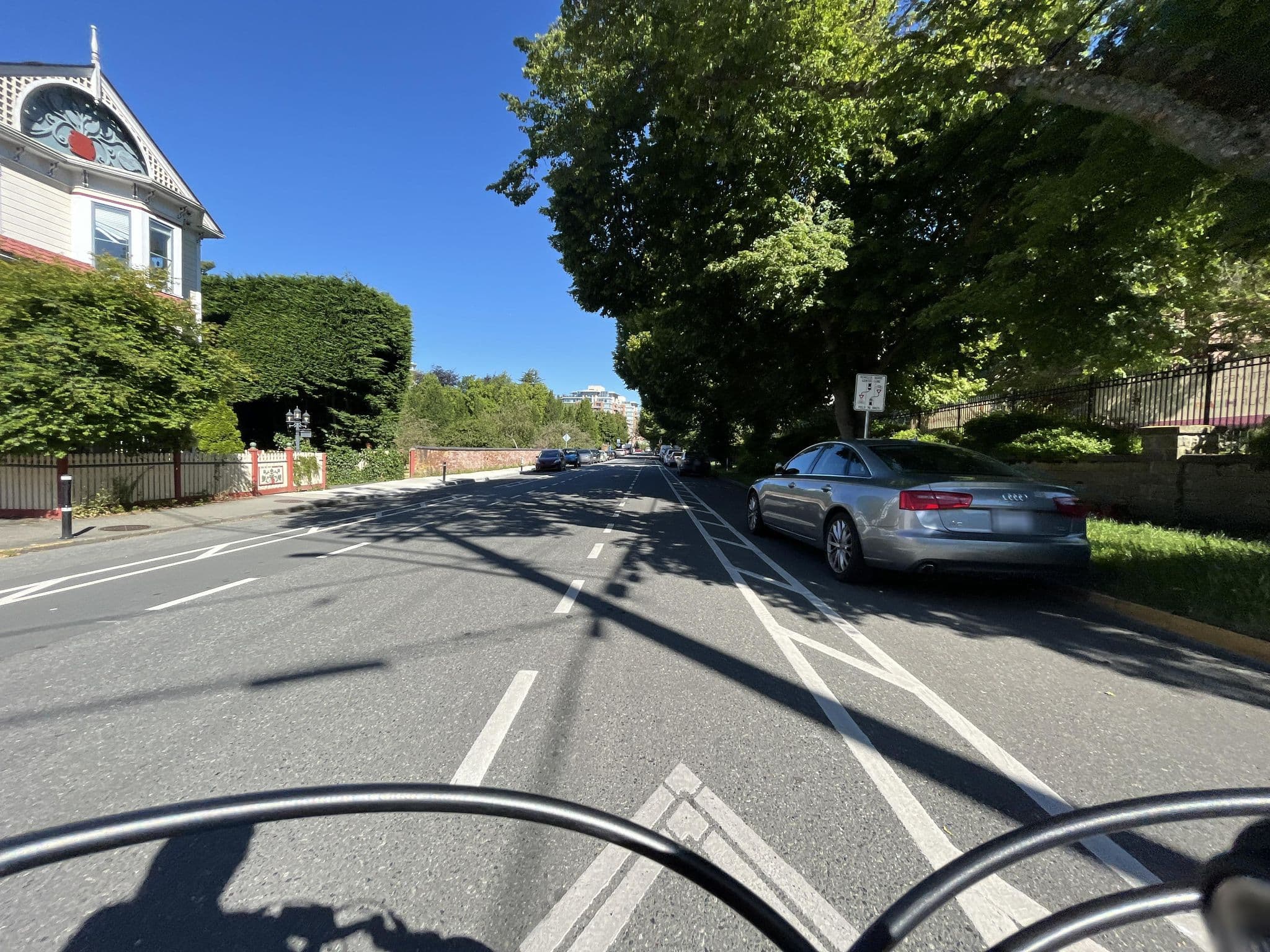Street view near Humboldt House Bed & Breakfast Victoria, Fairfield — © sssmc (CC BY-SA · Mapillary)