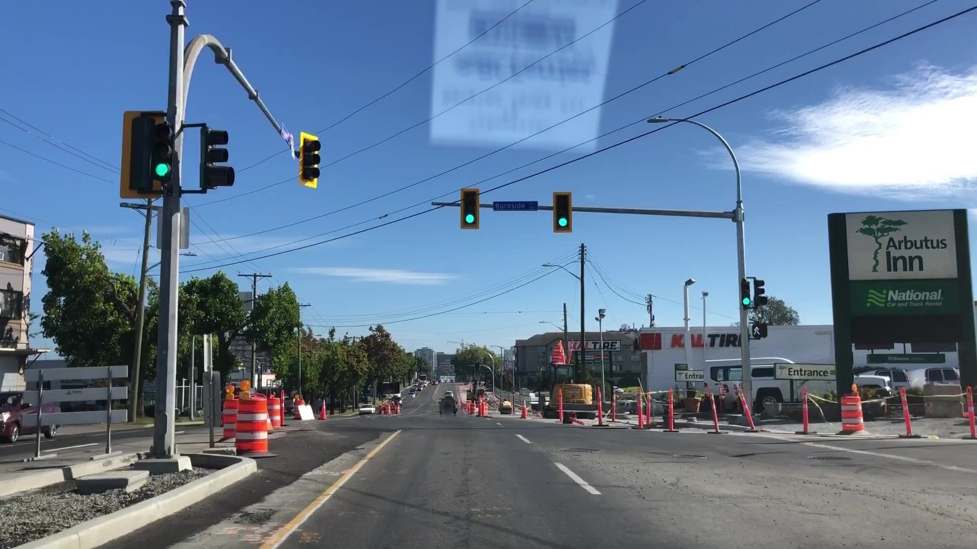 Street view near Super 8 Victoria, Burnside-Gorge — © lvl5 (CC BY-SA · Mapillary)