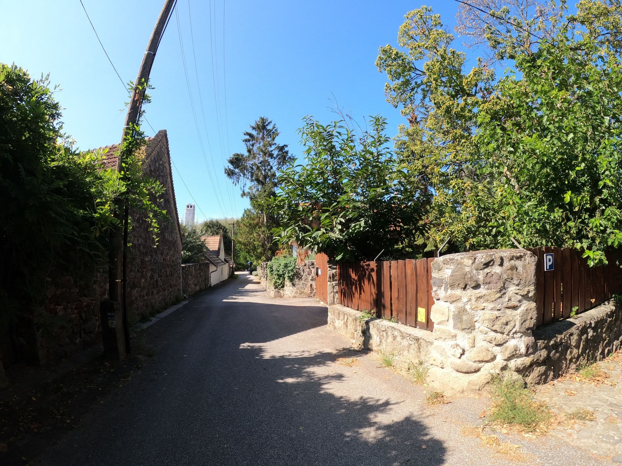 Street view near Káli vendégház, Révfülöp — © knusprig (CC BY-SA · Mapillary)