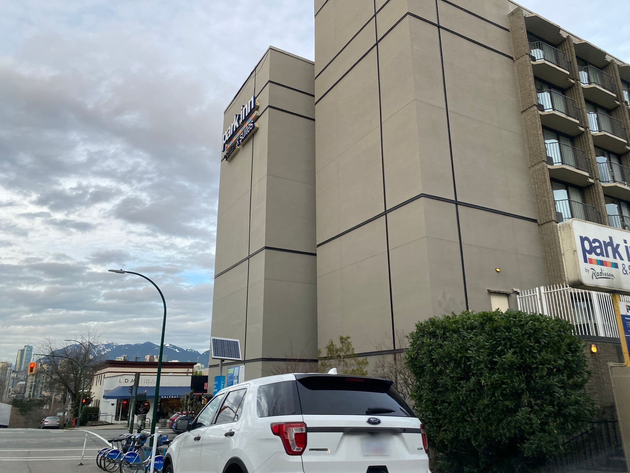 Street view near Park Inn & Suites By Radisson, Fairview — © jacobmalleau (CC BY-SA · Mapillary)