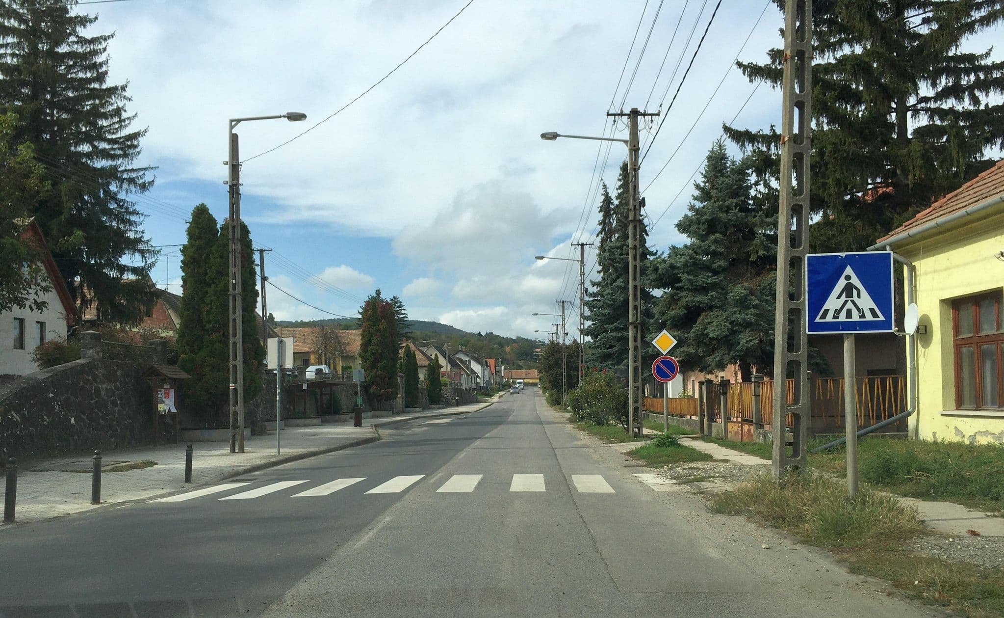 Street view near Szállás a plébánián, Dömös — © istefanos (CC BY-SA · Mapillary)
