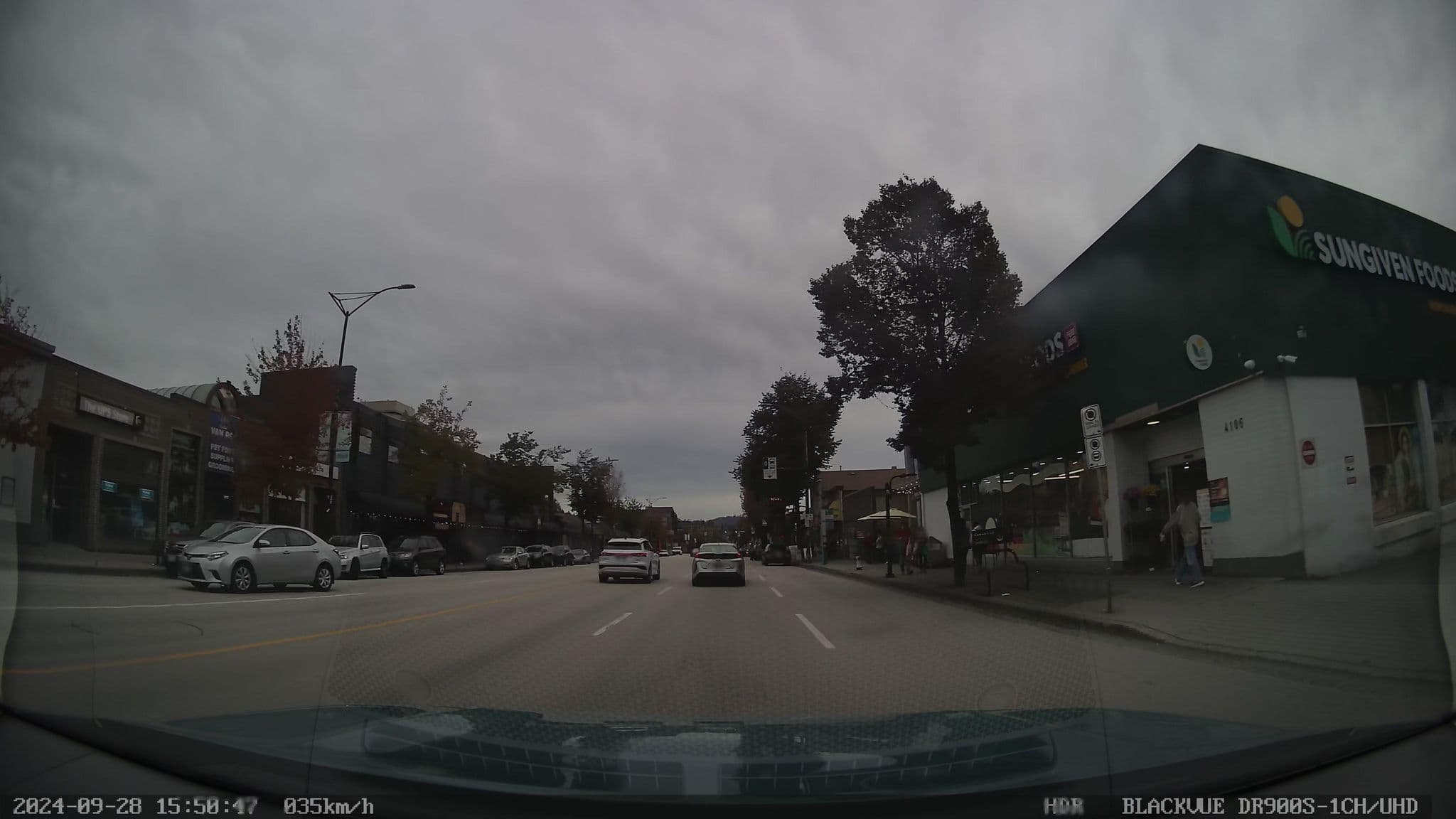 Street view near Knights Inn, Willingdon Heights — © davidmetcalfe (CC BY-SA · Mapillary)