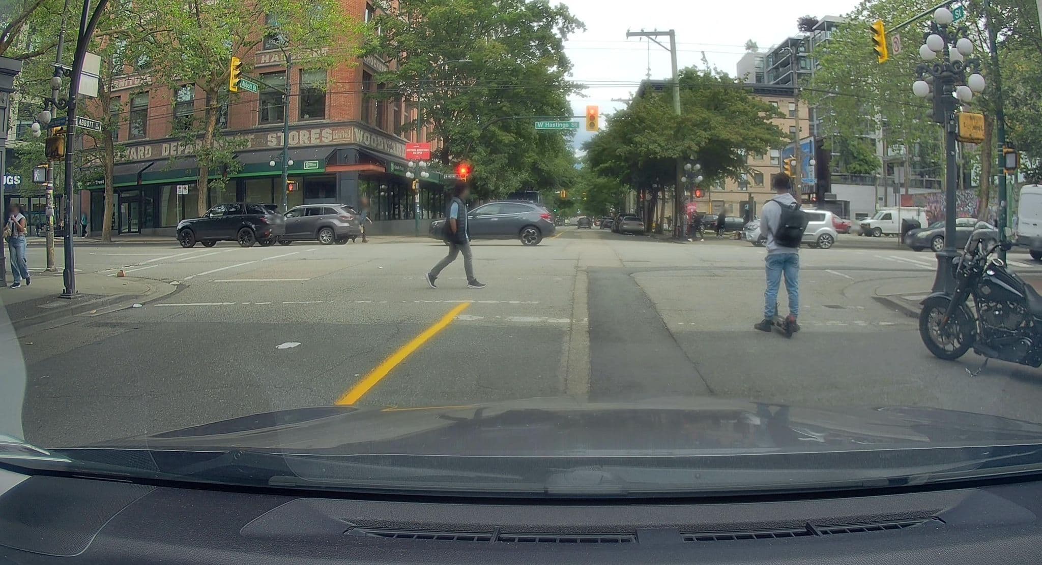 Street view near Golden Crown Hotel, Chinatown — © saiarcot895 (CC BY-SA · Mapillary)