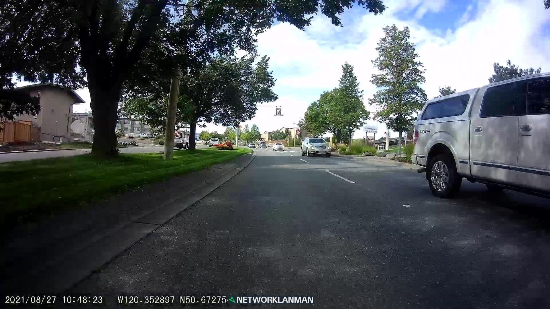 Street view near Columbia Motel, Dufferin — © networklanman (CC BY-SA · Mapillary)