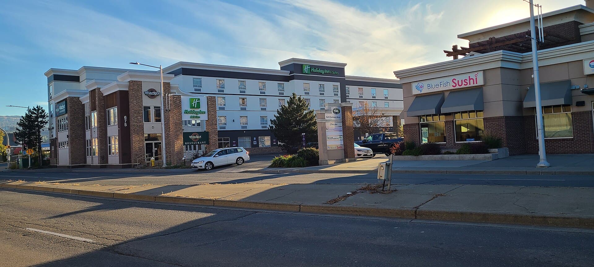 Holiday Inn Hotel & Suites Kamloops (via Wikimedia Commons, CC BY-SA 3.0)