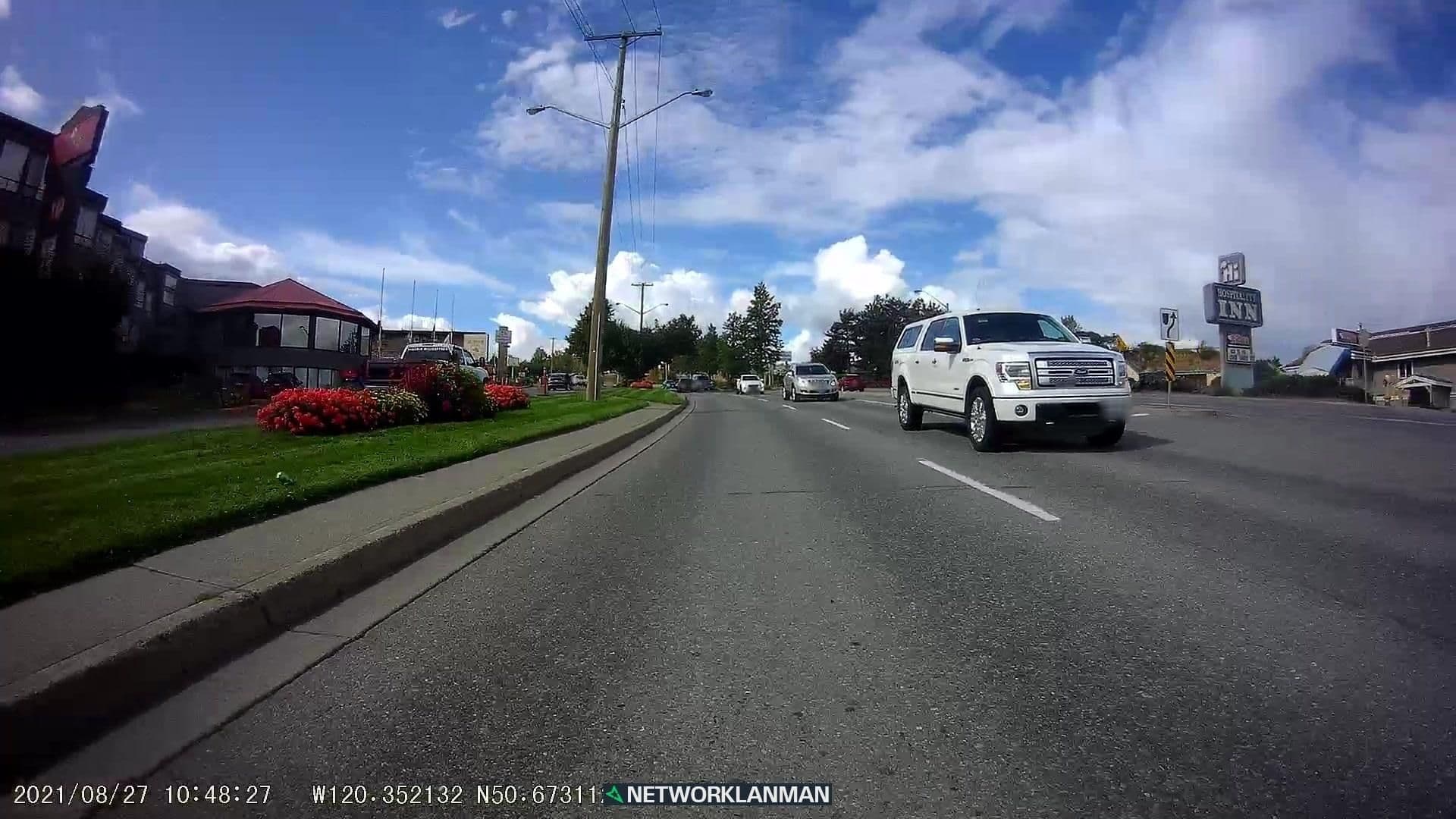 Street view near Onion Garden Restaurant, Dufferin — © networklanman (CC BY-SA · Mapillary)