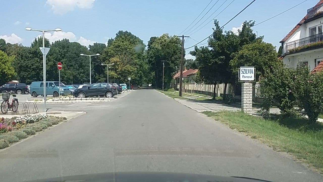 Street view near Liget fürdő és kemping, Gyomaendrőd — © vst (CC BY-SA · Mapillary)