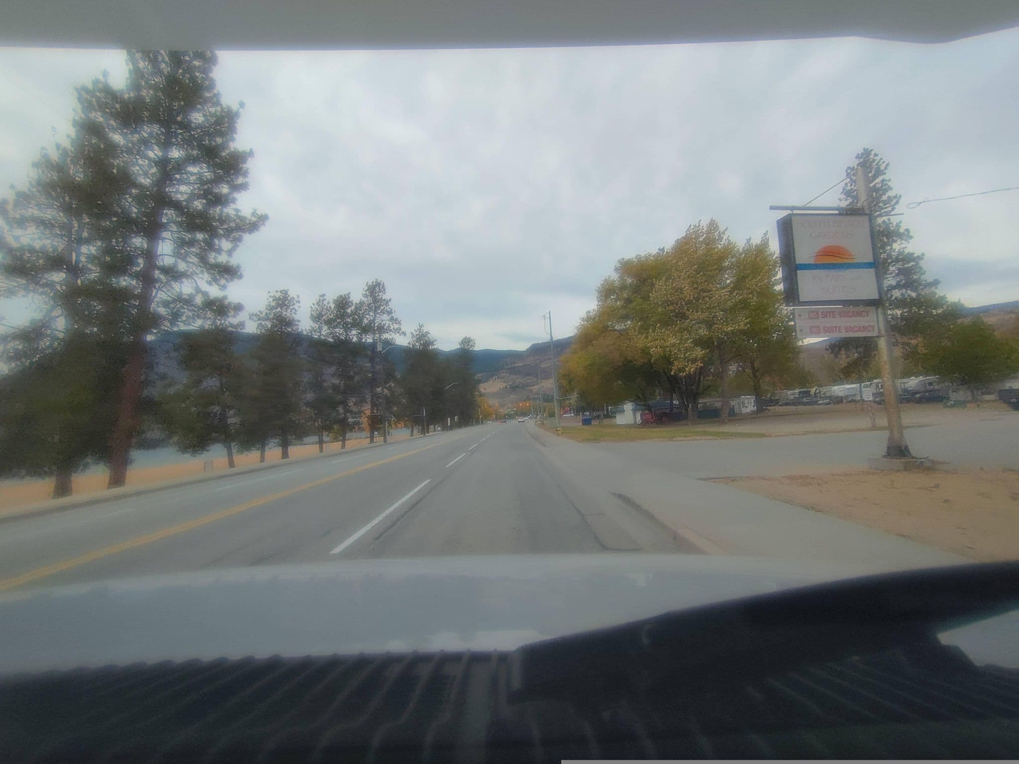 Street view near Edgewater Motel, Penticton — © kibour (CC BY-SA · Mapillary)