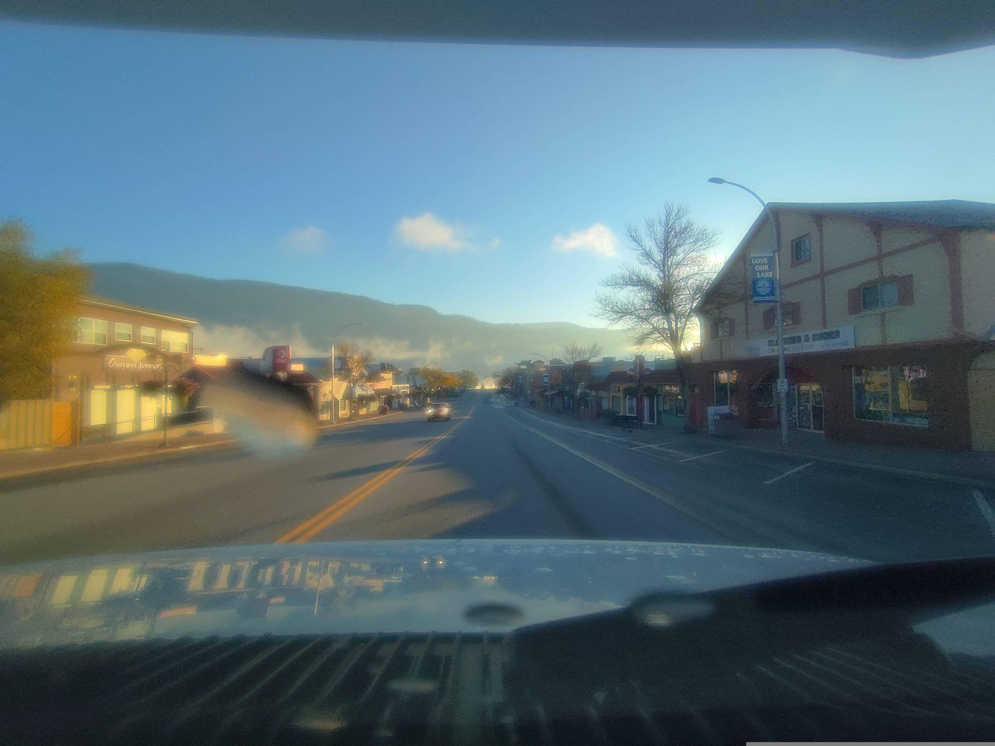 Street view near Tamri Motel & Campground, Osoyoos — © kibour (CC BY-SA · Mapillary)