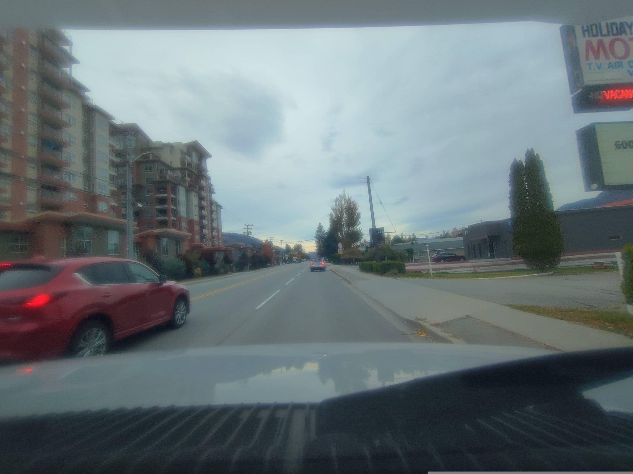 Street view near Holiday House Motel, Penticton — © kibour (CC BY-SA · Mapillary)