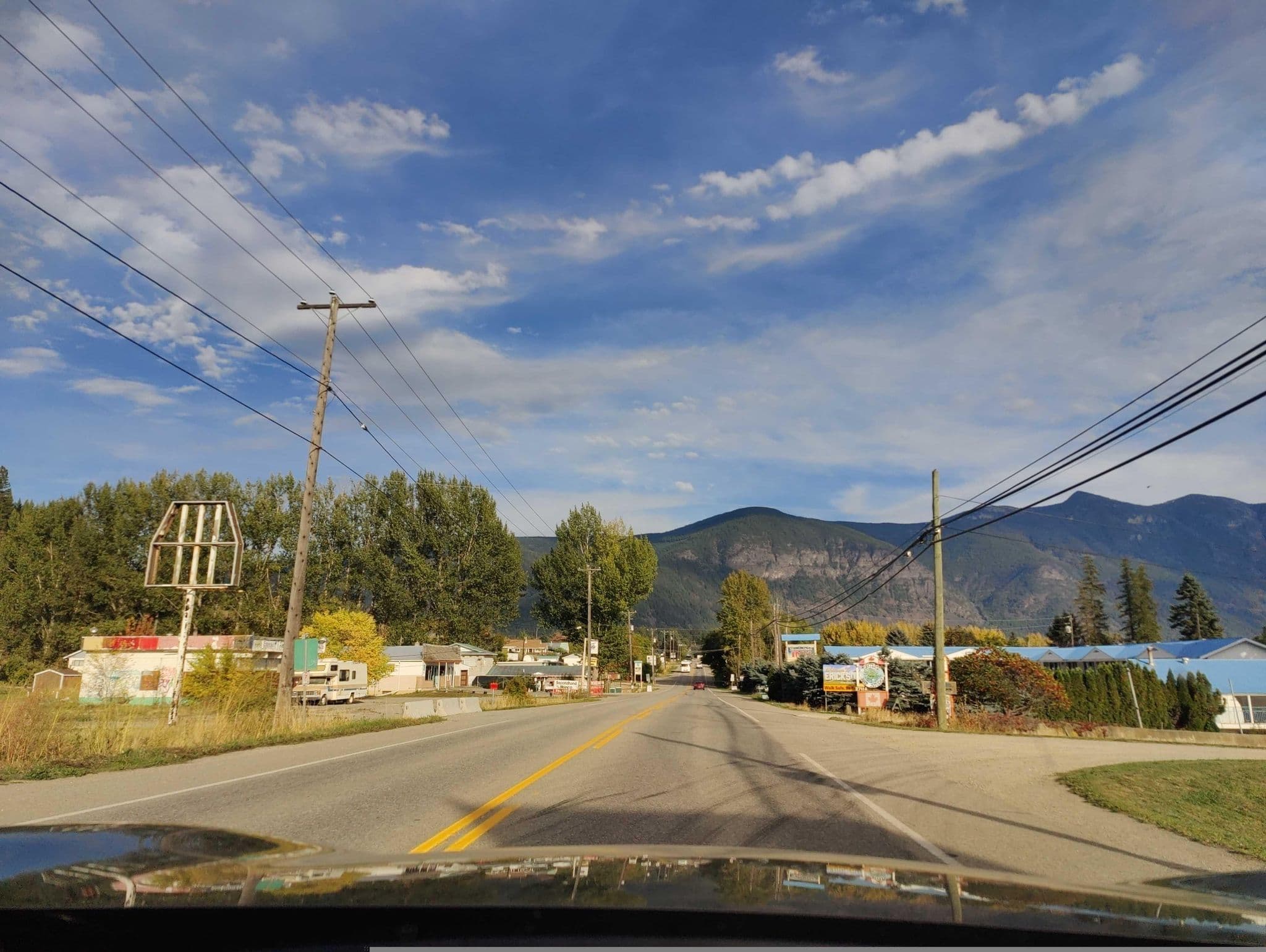 Street view near Skimmerhorn Inn, Creston — © elphix (CC BY-SA · Mapillary)