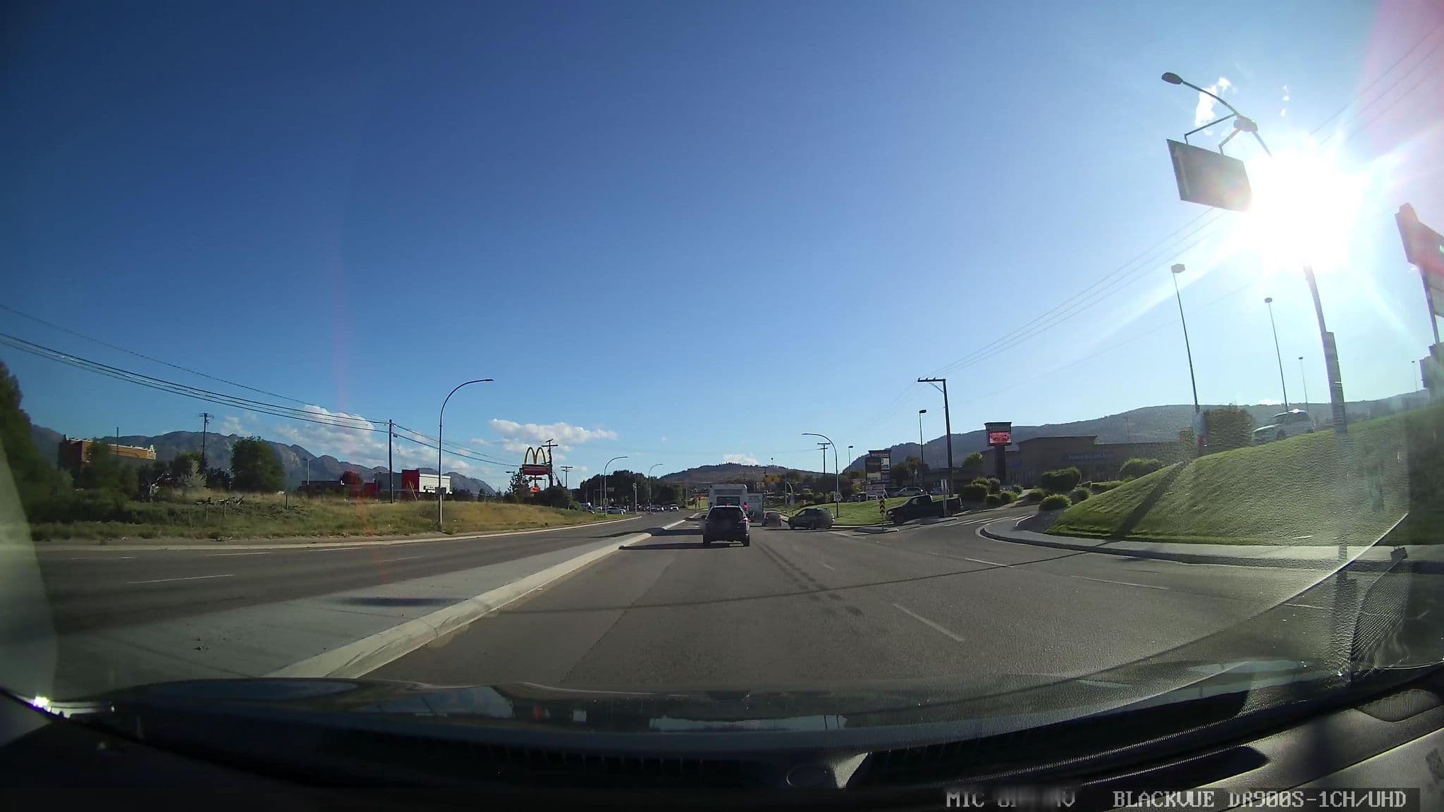 Street view near Holiday Inn Westbank, Gellatly — © damnitgetmybeer (CC BY-SA · Mapillary)