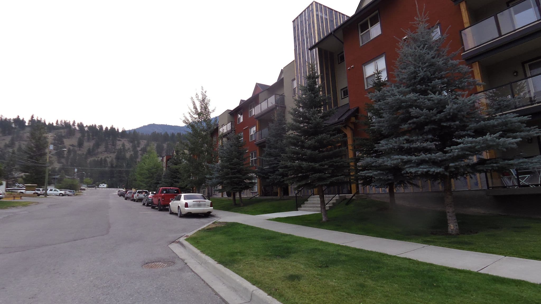 Street view near Park Inn, Radium Hot Springs — © rps333 (CC BY-SA · Mapillary)