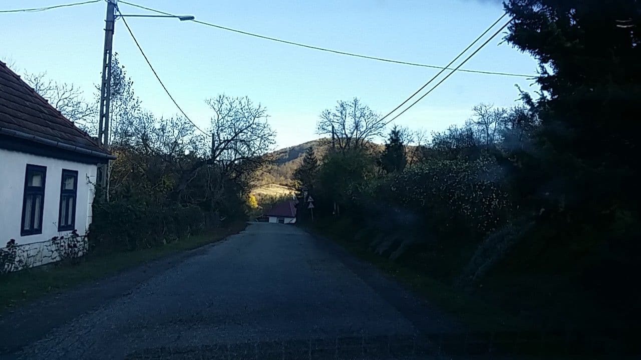 Street view near Mária vendégház, Tolcsva — © utvonalfelmeresek (CC BY-SA · Mapillary)