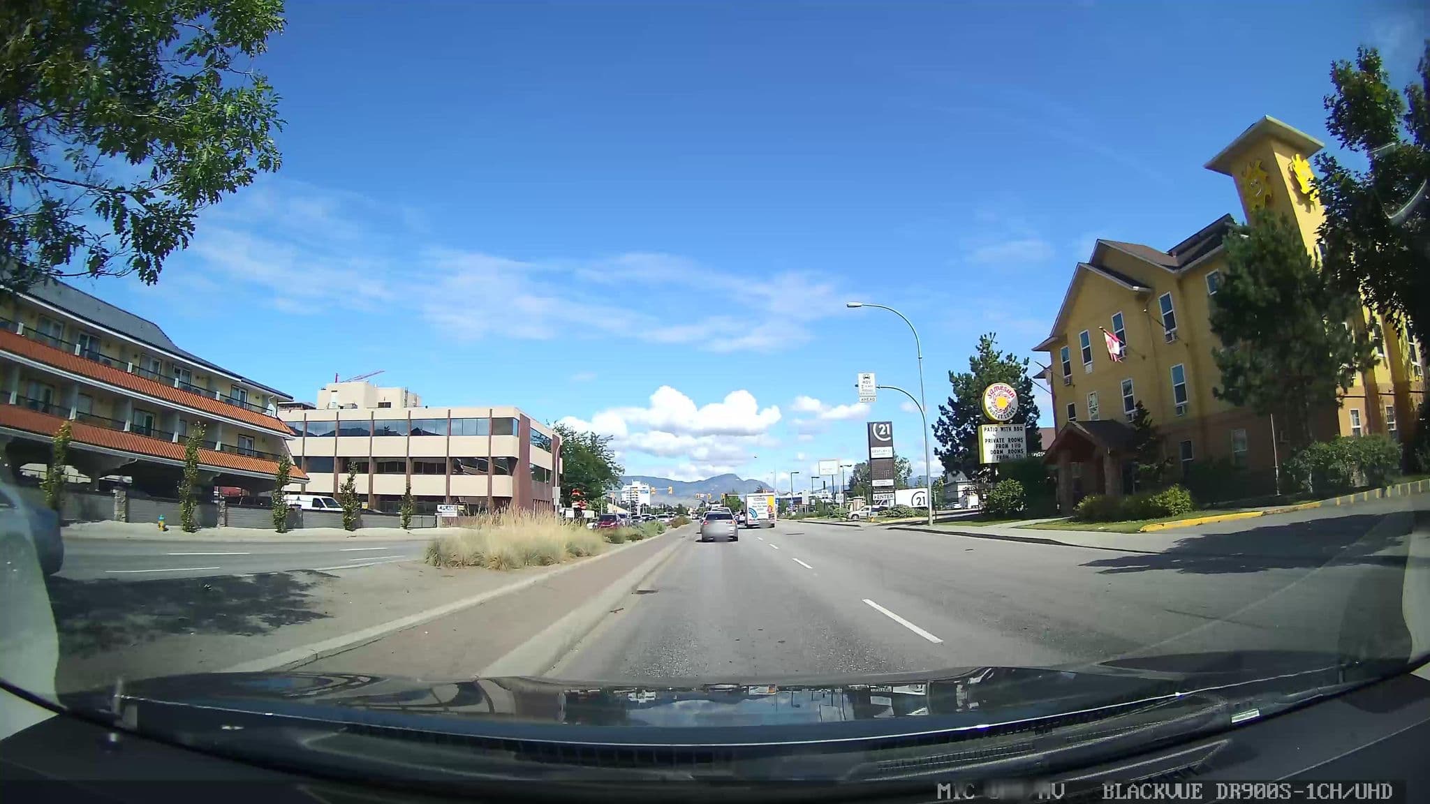 Street view near SameSun Backpacker Lodge, Kelowna — © damnitgetmybeer (CC BY-SA · Mapillary)