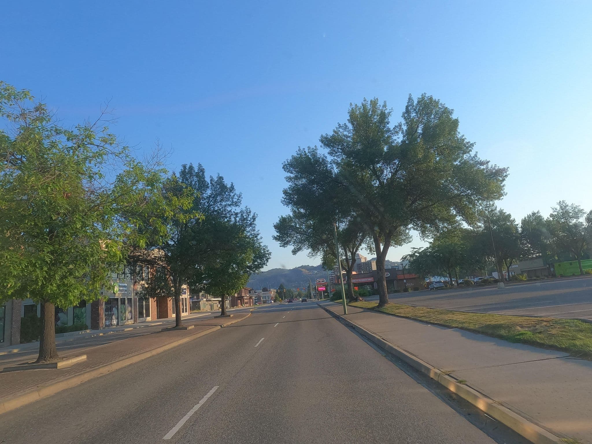 Street view near Rainbow Motel, Kelowna — © rps333 (CC BY-SA · Mapillary)