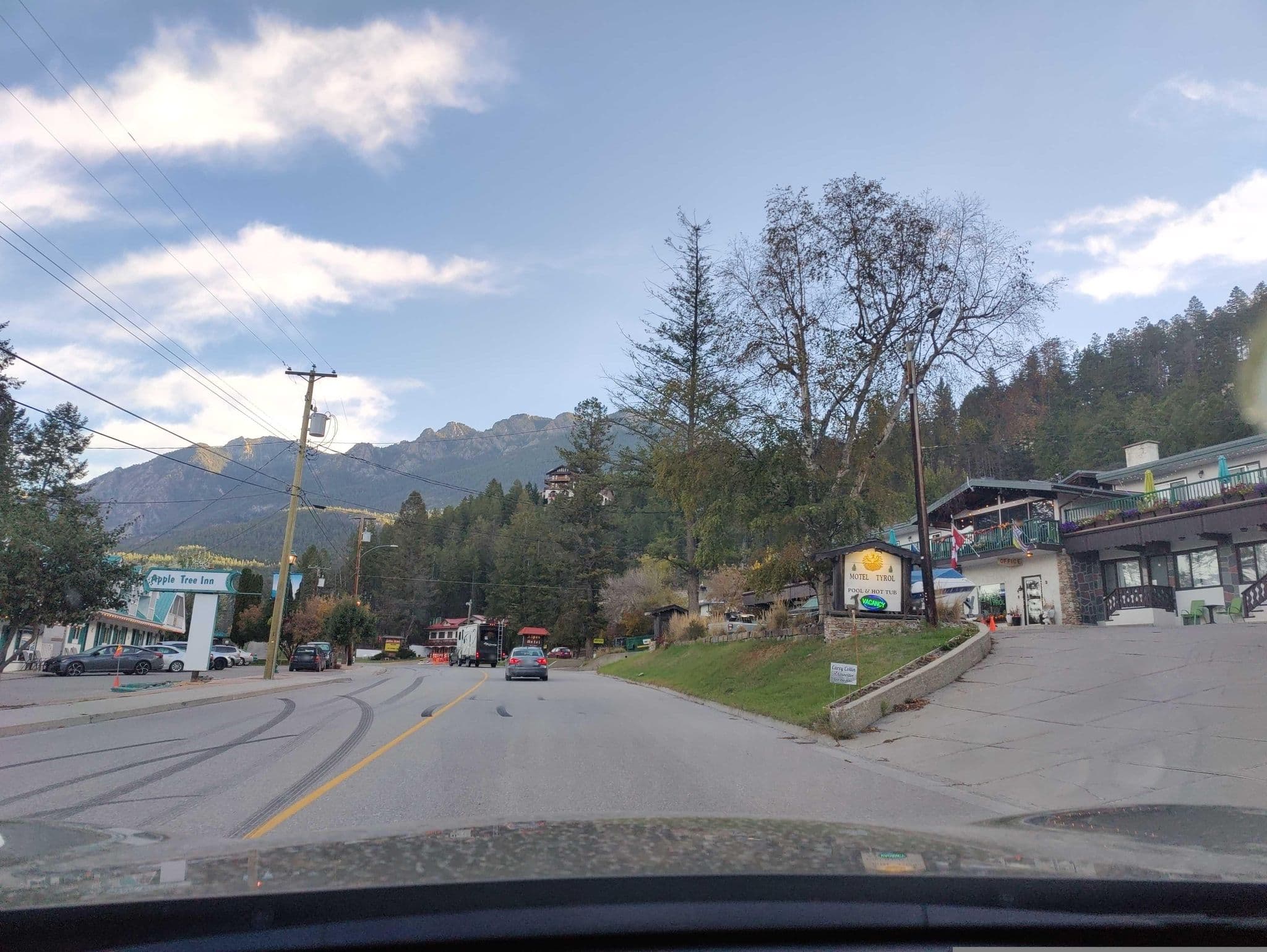 Street view near Misty River Lodge, Radium Hot Springs — © elphix (CC BY-SA · Mapillary)