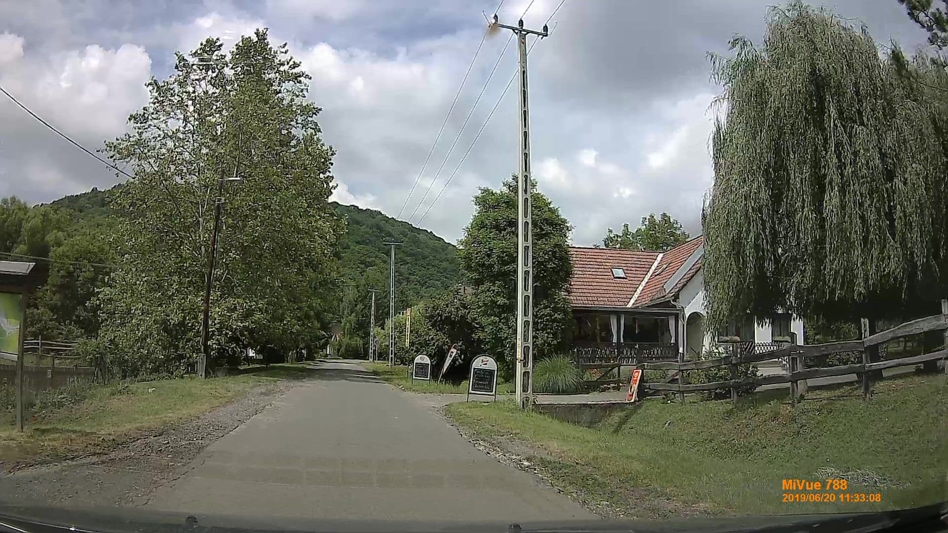 Street view near Zölderdő Vendéglő és Panzió, Mecseknádasd — © geox123 (CC BY-SA · Mapillary)