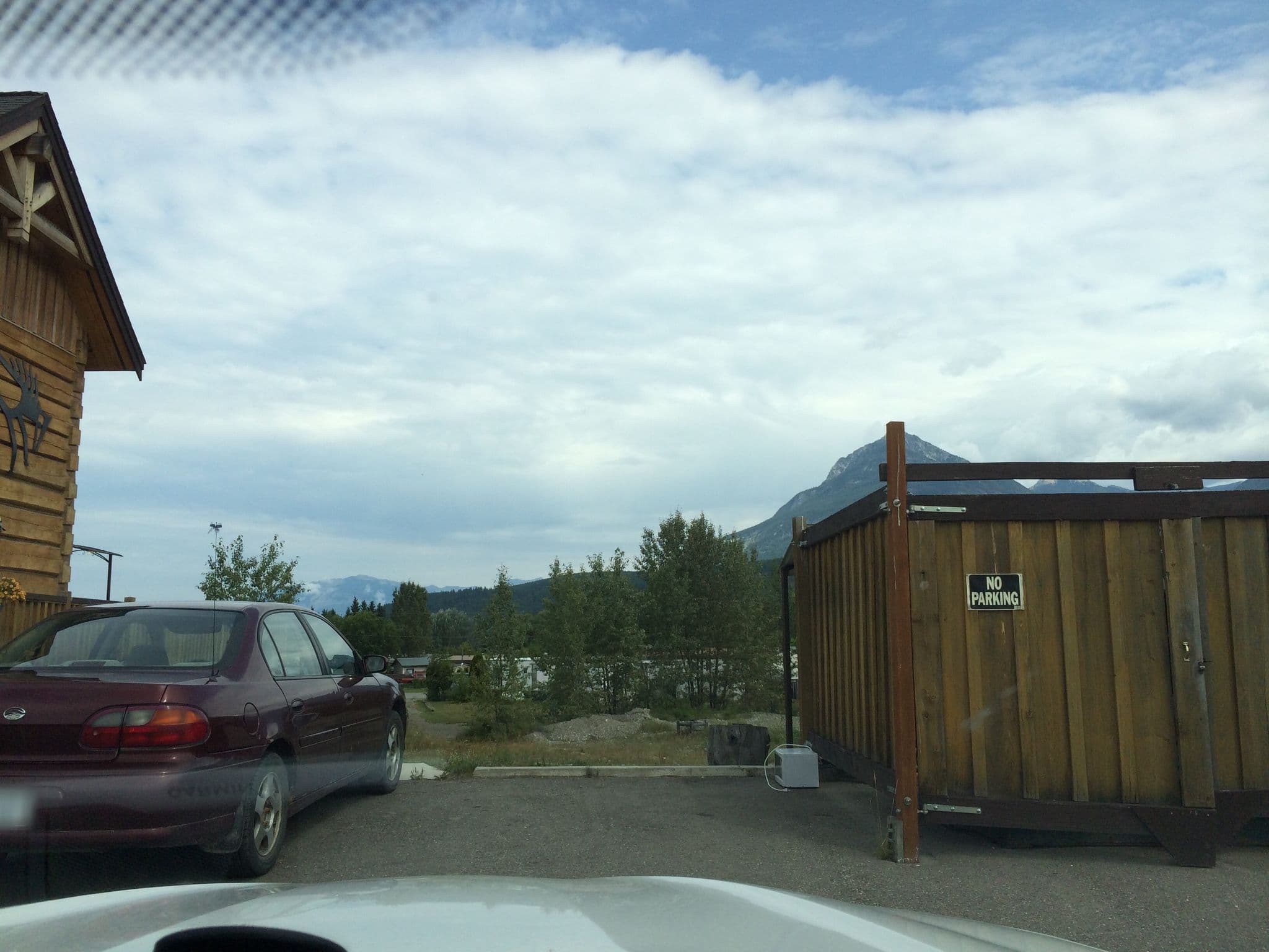 Street view near Kicking Horse River Lodge, Golden — © anavz (CC BY-SA · Mapillary)