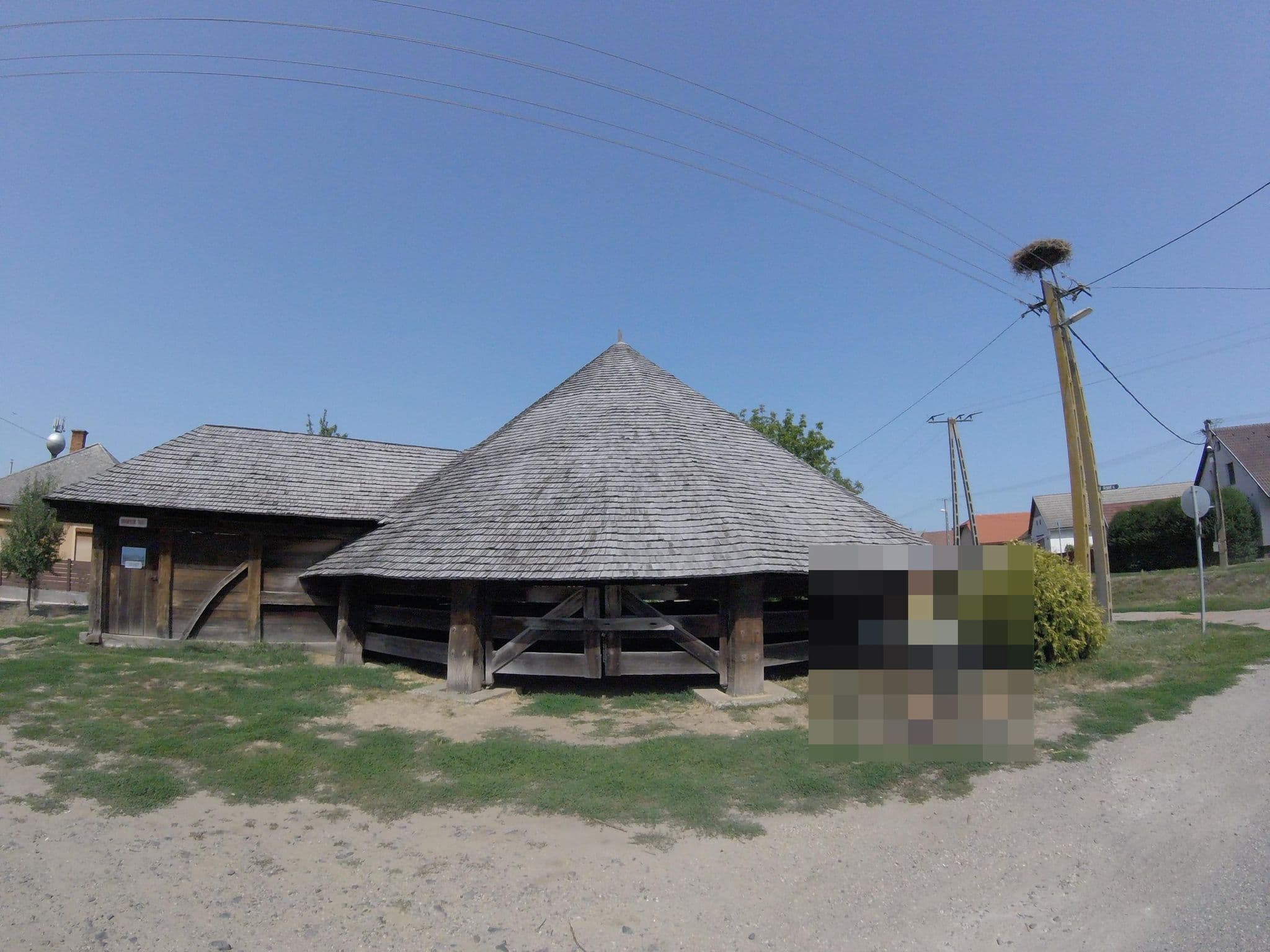 Street view near Malom Panzió, Tarpa — © goprohero (CC BY-SA · Mapillary)