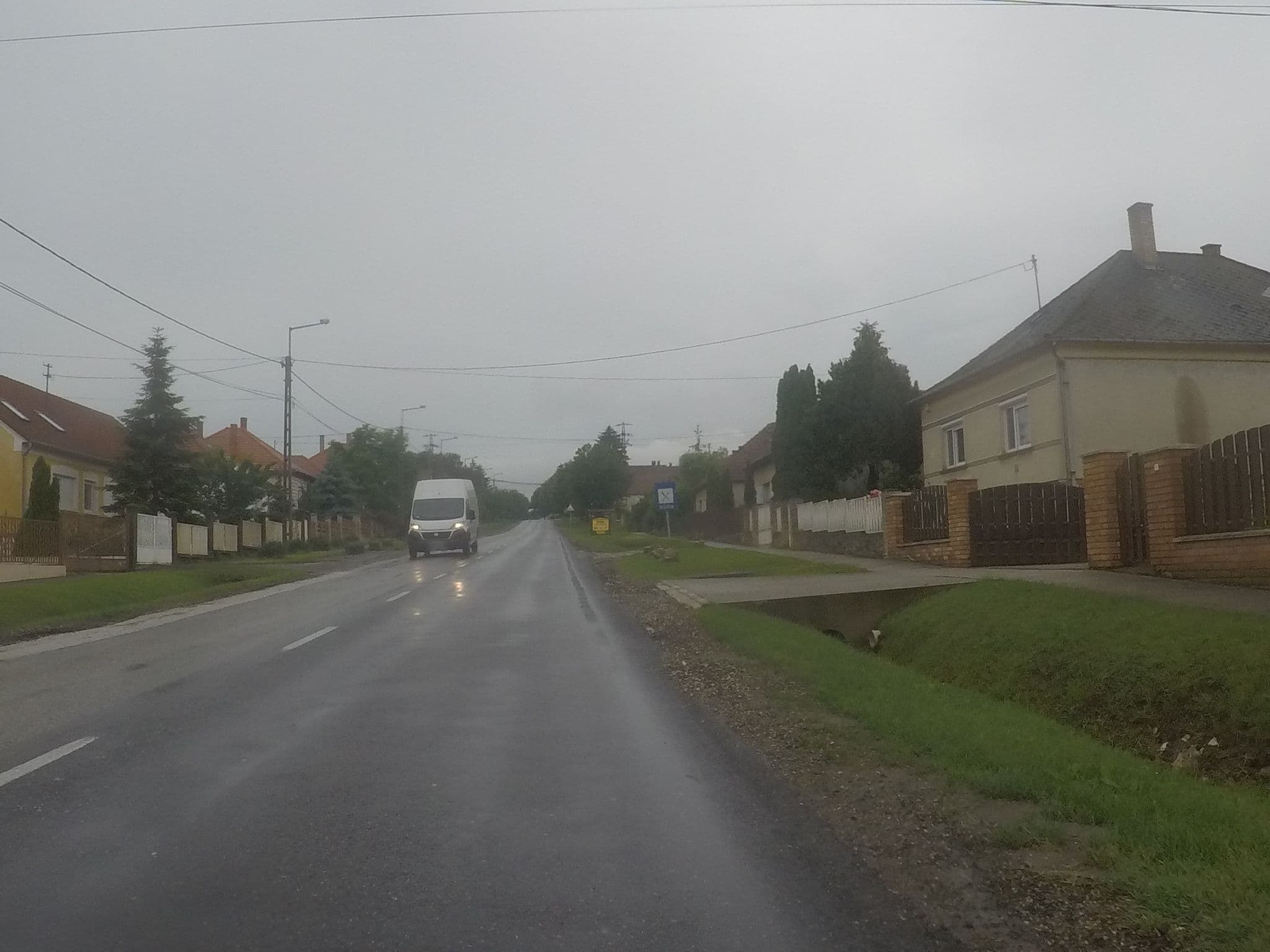 Street view near Lábik vendégház, Bakonyszentlászló — © chrisbeddow (CC BY-SA · Mapillary)