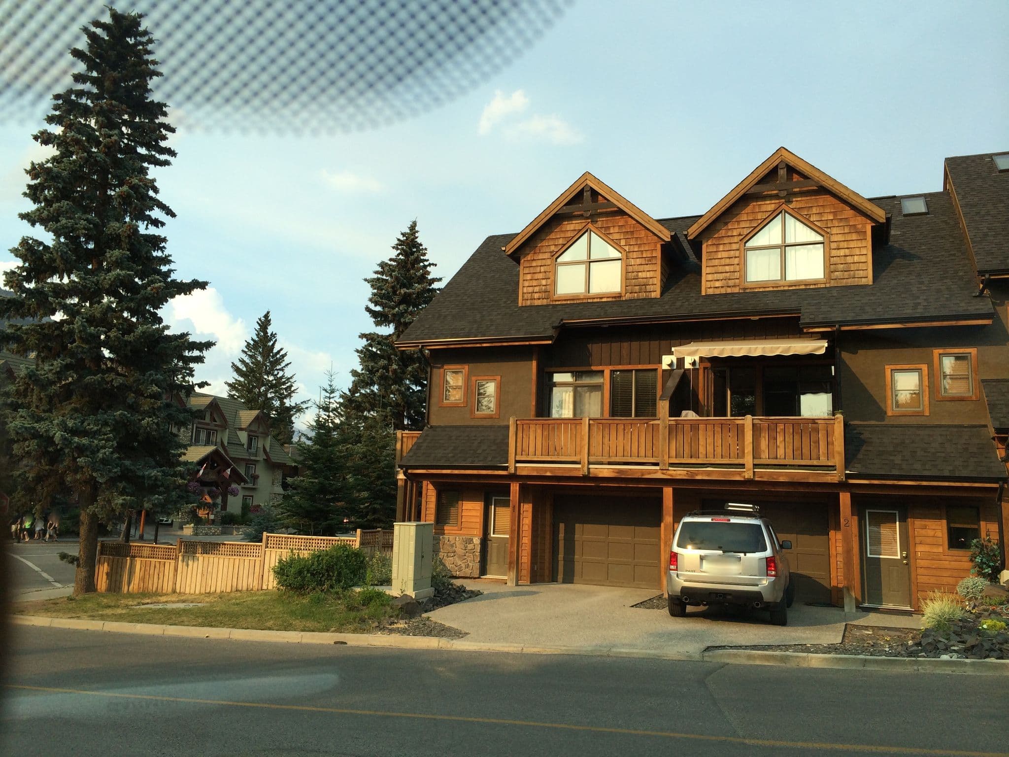 Street view near Hillside Cabins, Banff — © anavz (CC BY-SA · Mapillary)