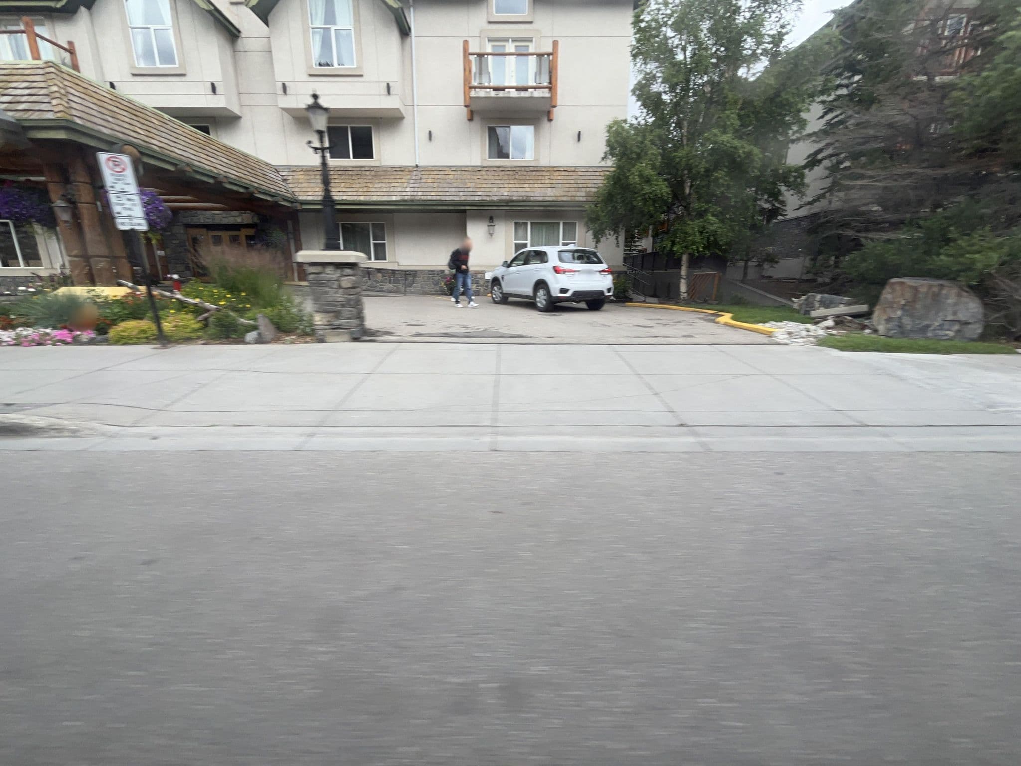 Street view near Room 360 Rundlestone Lodge, Banff — © zpk (CC BY-SA · Mapillary)