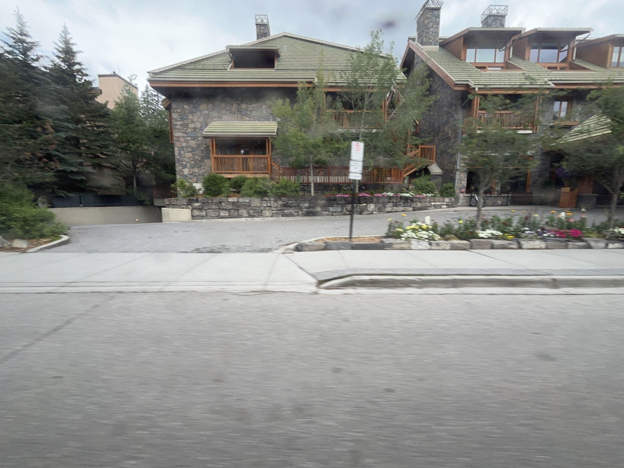 Street view near Delta Royal Suite 334, Banff — © zpk (CC BY-SA · Mapillary)