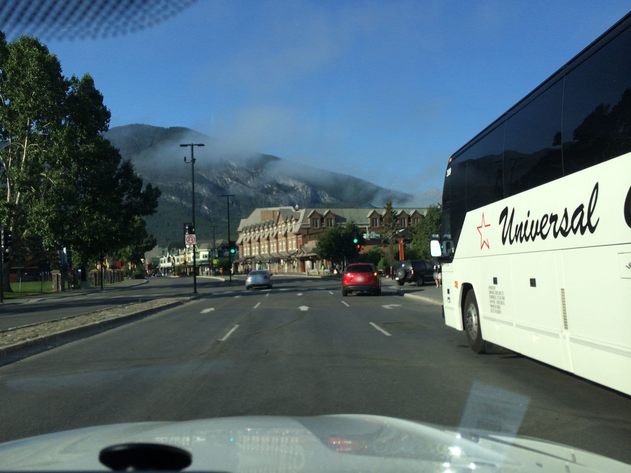Street view near Elk + Avenue Hotel, Banff — © anavz (CC BY-SA · Mapillary)