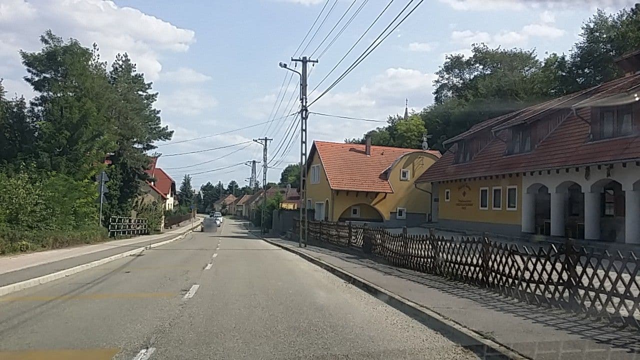 Street view near Büszke Tanya panzió, Nagycenk — © utvonalfelmeresek (CC BY-SA · Mapillary)