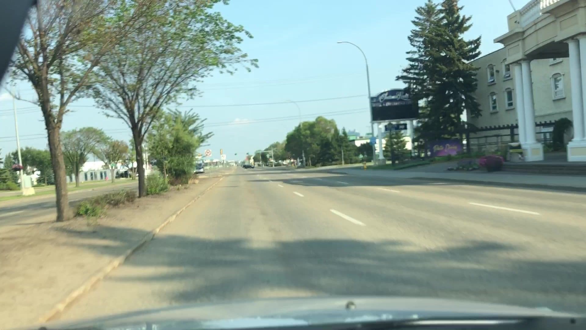 Street view near Chateau Louis Hotel & Conference Centre, Inglewood — © lvl5 (CC BY-SA · Mapillary)