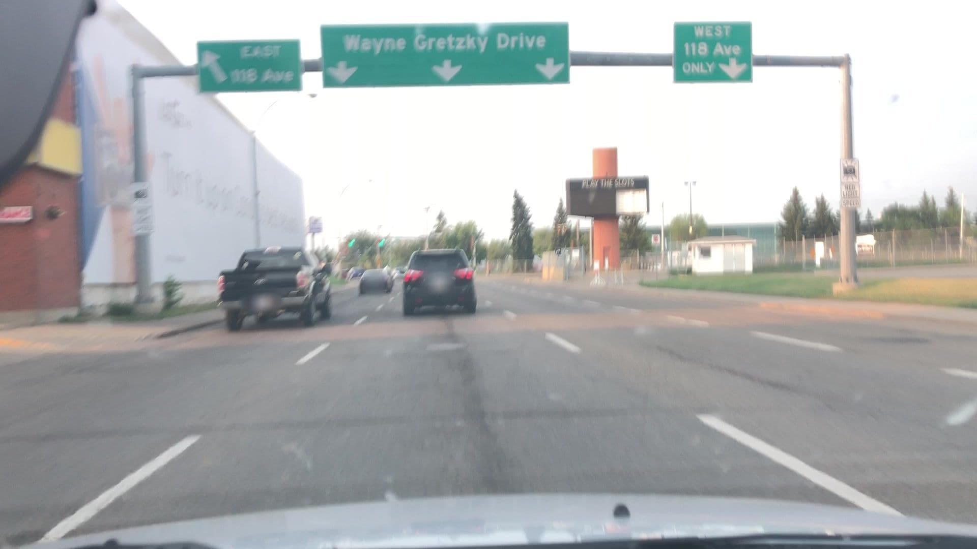 Street view near Coliseum Inn, Montrose — © lvl5 (CC BY-SA · Mapillary)