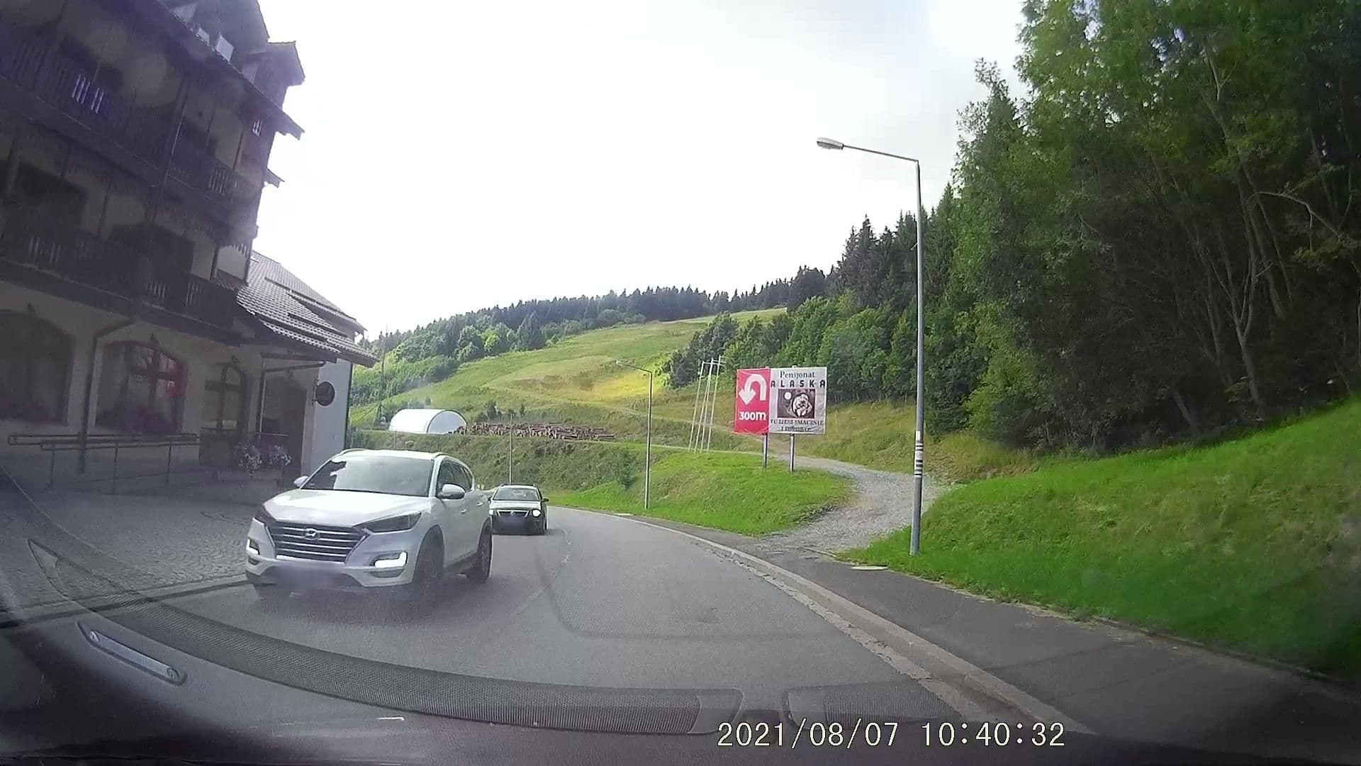 Street view near Hotel Zieleniec, Duszniki-Zdrój — © dasza (CC BY-SA · Mapillary)